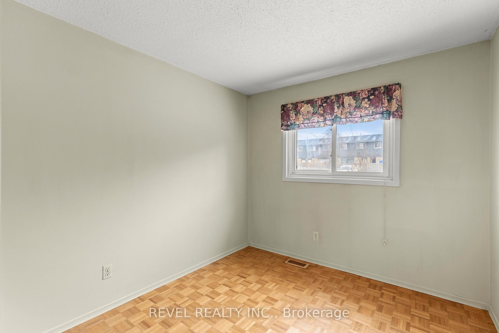 Photo 15 of 10 Barwood Crescent, Kitchener — HOMEH