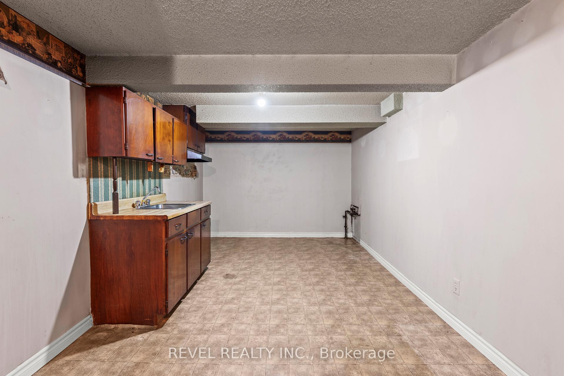 Photo 23 of 10 Barwood Crescent, Kitchener — HOMEH