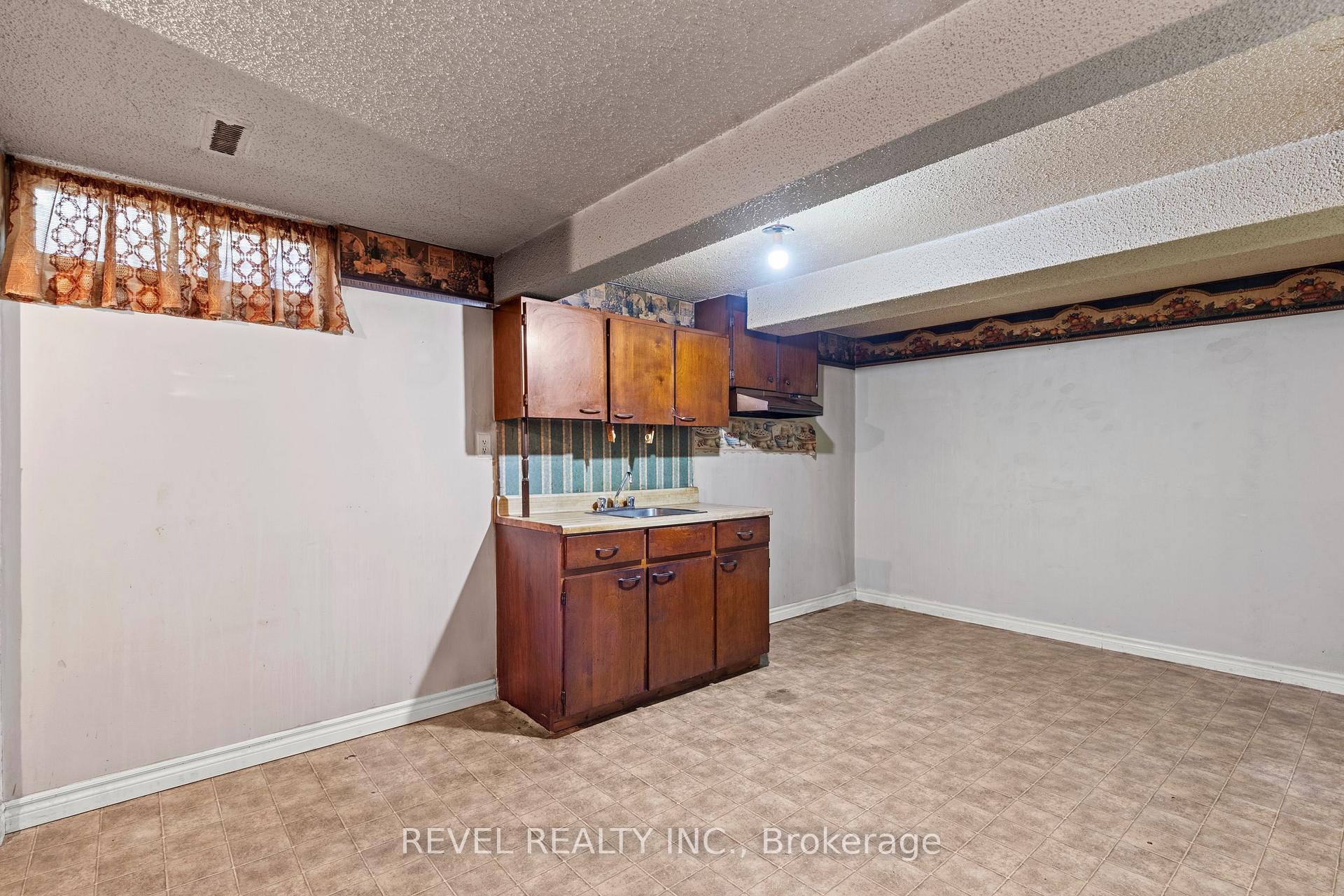 Photo 24 of 10 Barwood Crescent, Kitchener — HOMEH