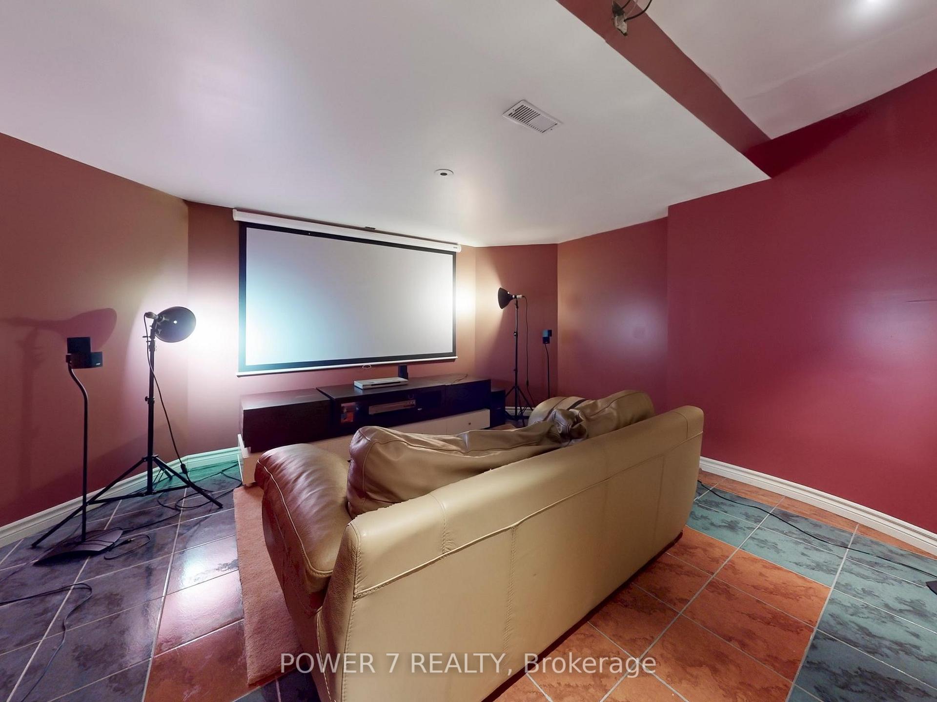 Photo 2 of 94 Sutcliffe Crescent, Markham, Cachet — HOMEH