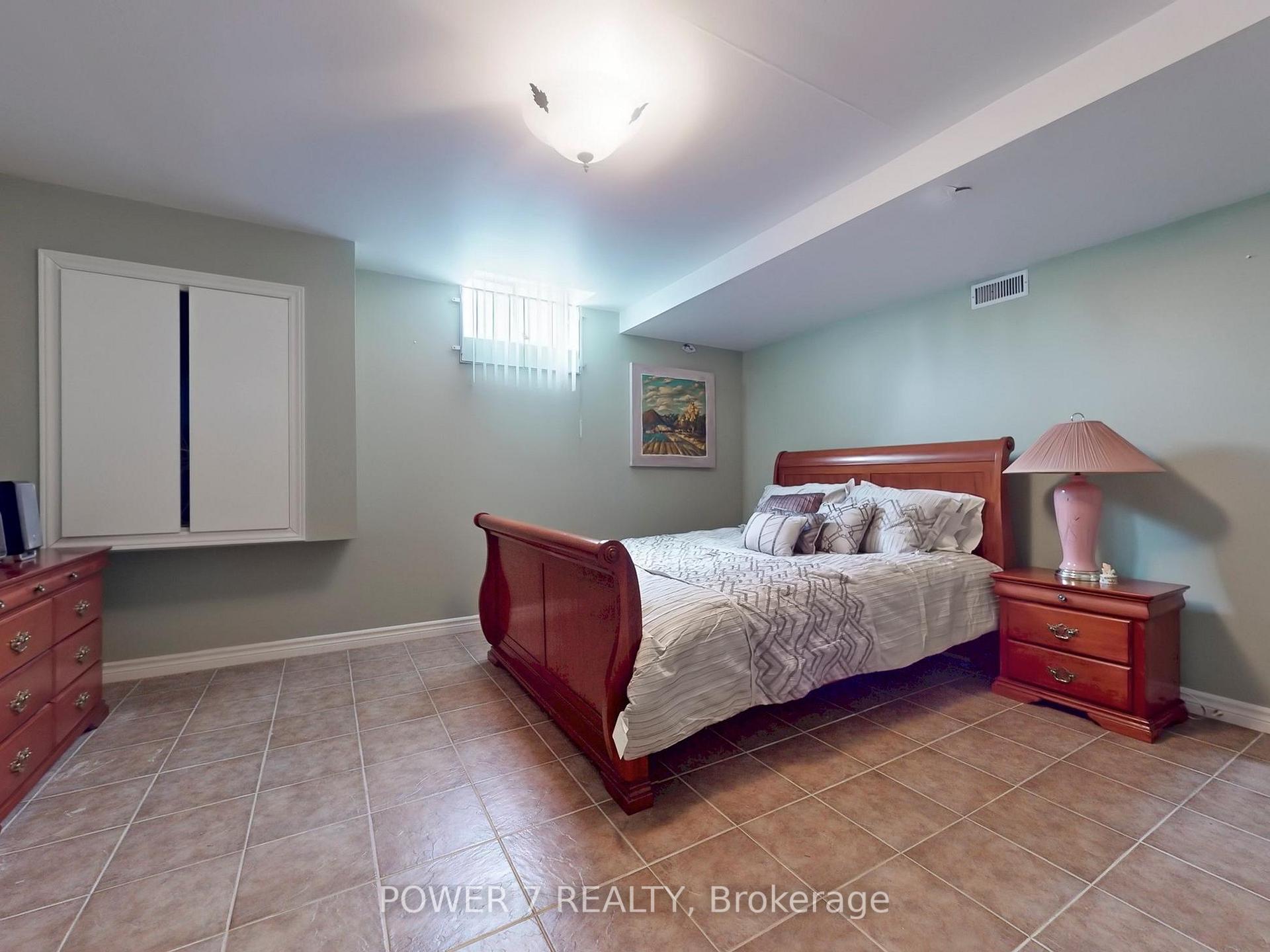 Photo 3 of 94 Sutcliffe Crescent, Markham, Cachet — HOMEH