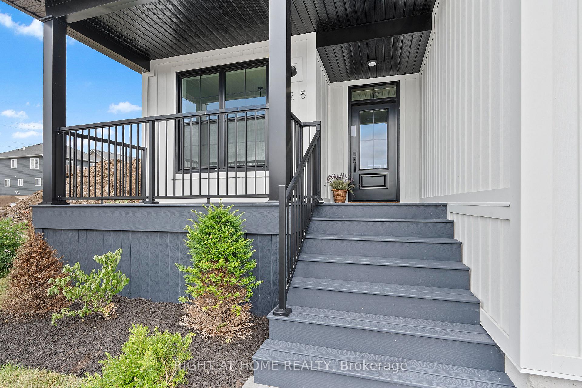 Photo 3 of 725 Squirrel Hill Drive, Kingston, City Northwest — HOMEH