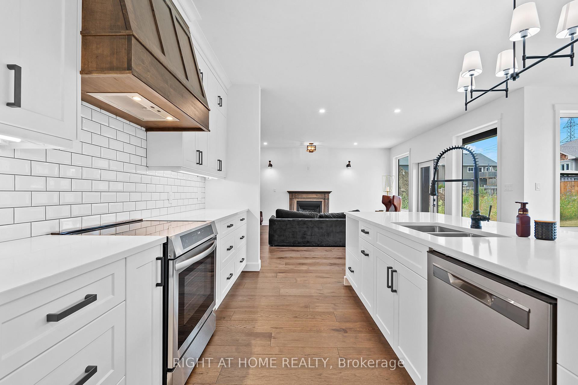 Photo 19 of 725 Squirrel Hill Drive, Kingston, City Northwest — HOMEH