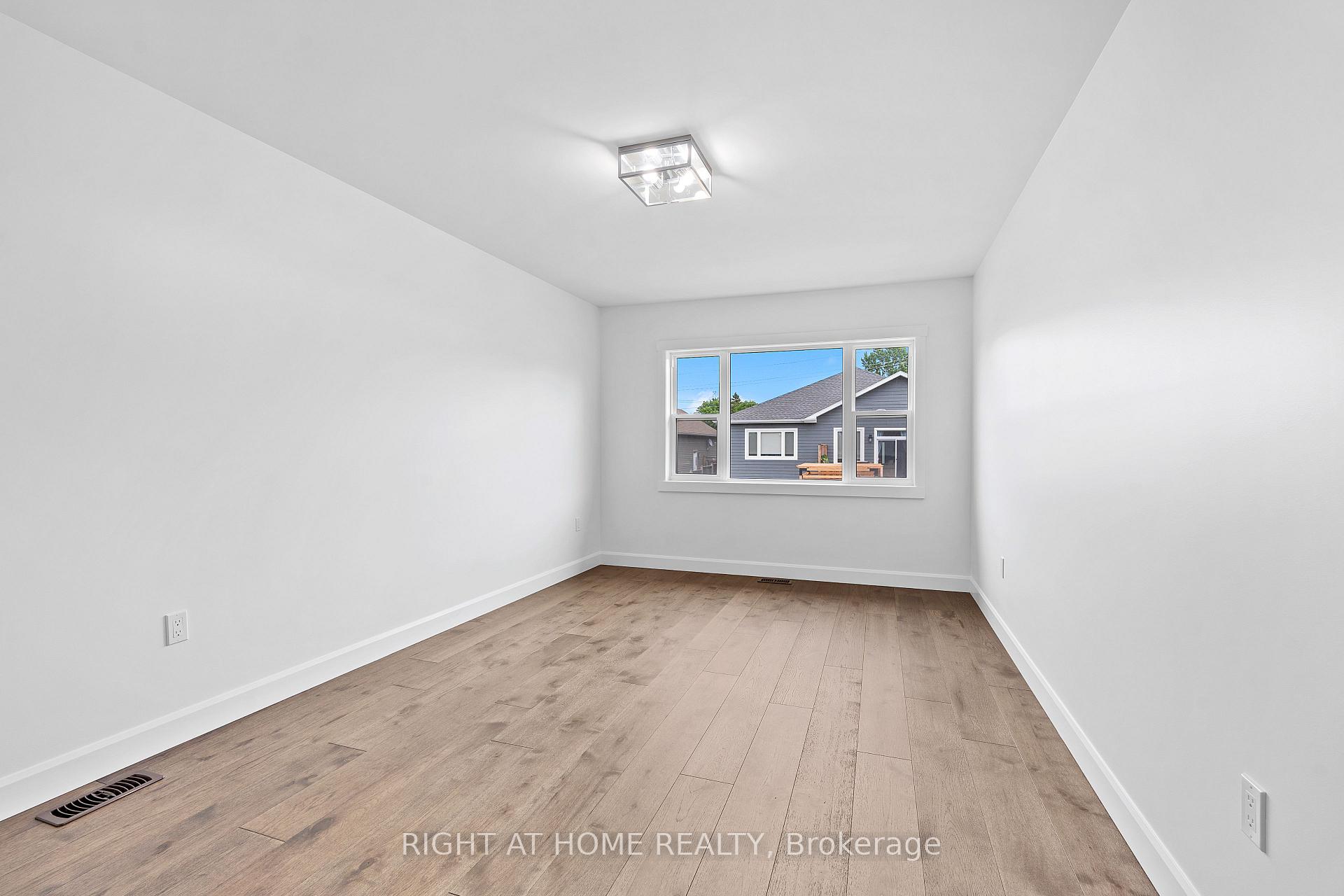 Photo 34 of 725 Squirrel Hill Drive, Kingston, City Northwest — HOMEH