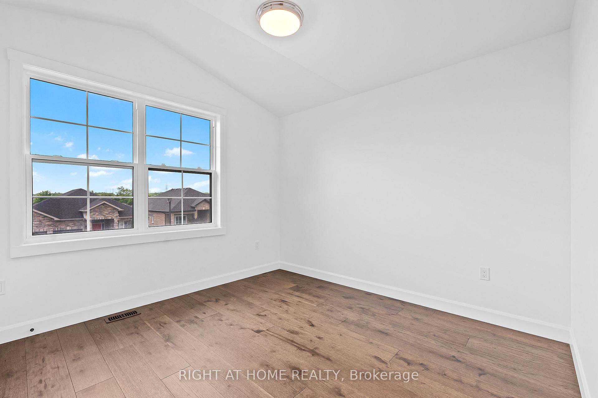 Photo 36 of 725 Squirrel Hill Drive, Kingston, City Northwest — HOMEH