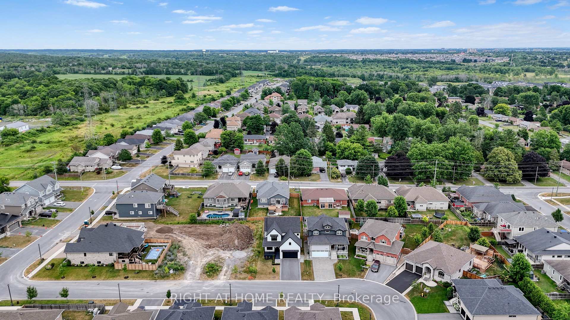 Photo 49 of 725 Squirrel Hill Drive, Kingston, City Northwest — HOMEH