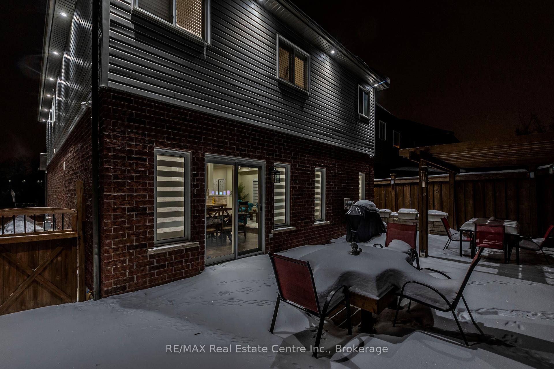 Photo 2 of 91 Parkvale Drive, Kitchener — HOMEH