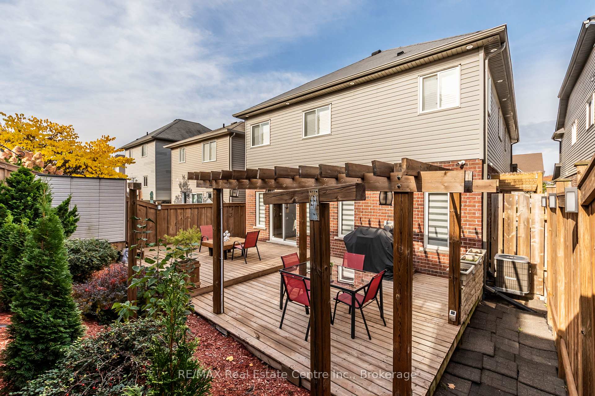 Photo 5 of 91 Parkvale Drive, Kitchener — HOMEH