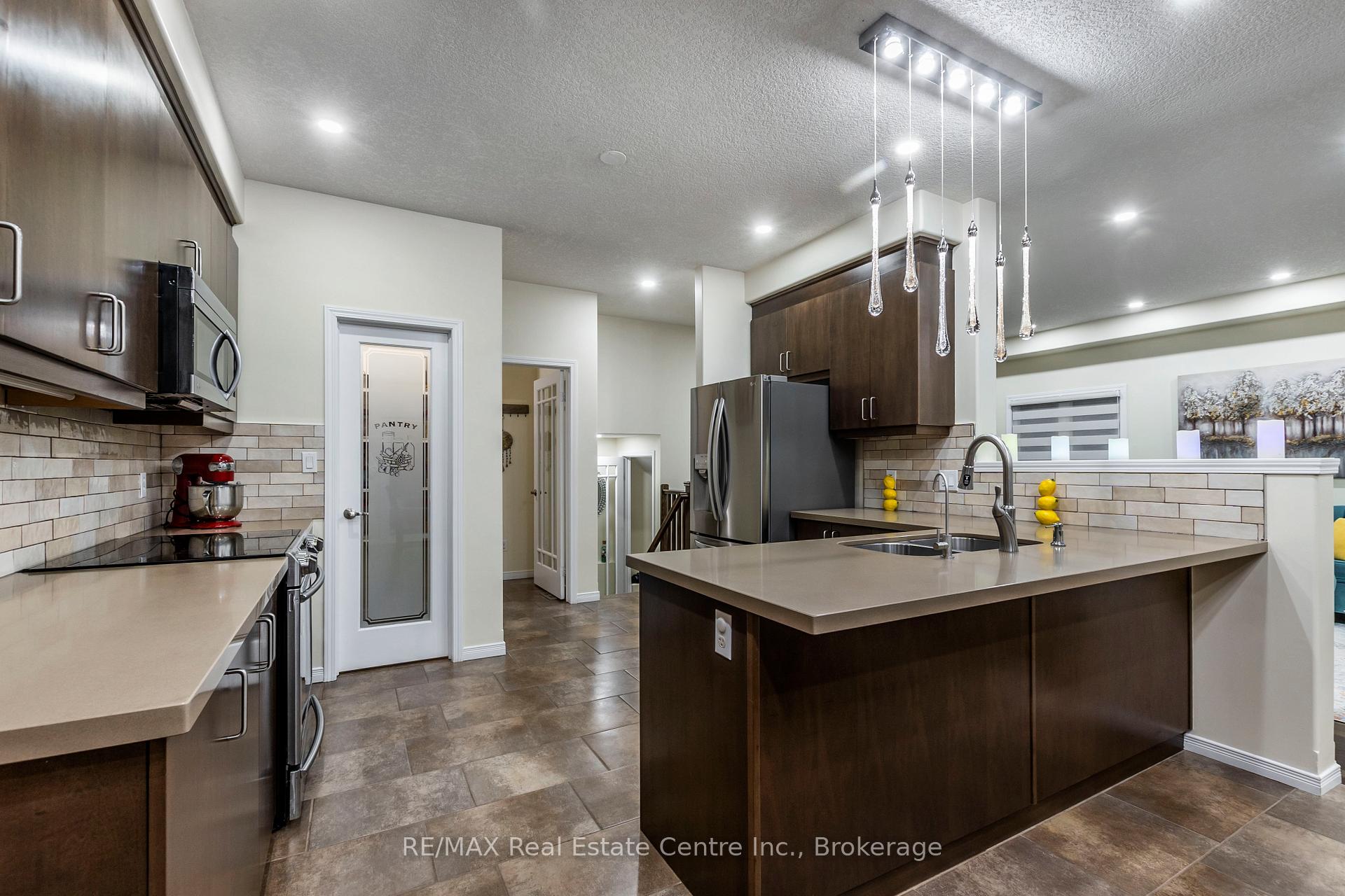 Photo 13 of 91 Parkvale Drive, Kitchener — HOMEH