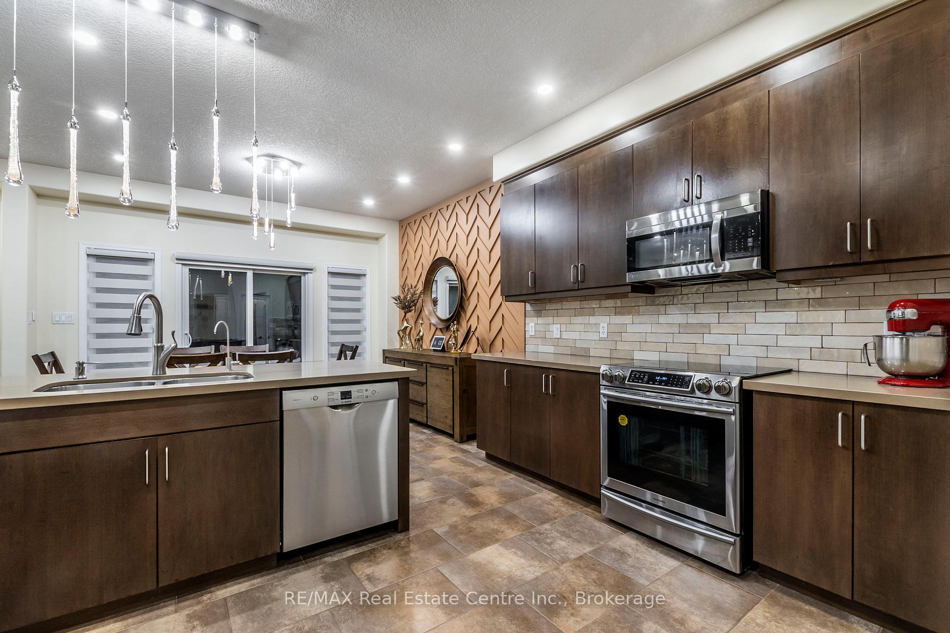 Photo 14 of 91 Parkvale Drive, Kitchener — HOMEH