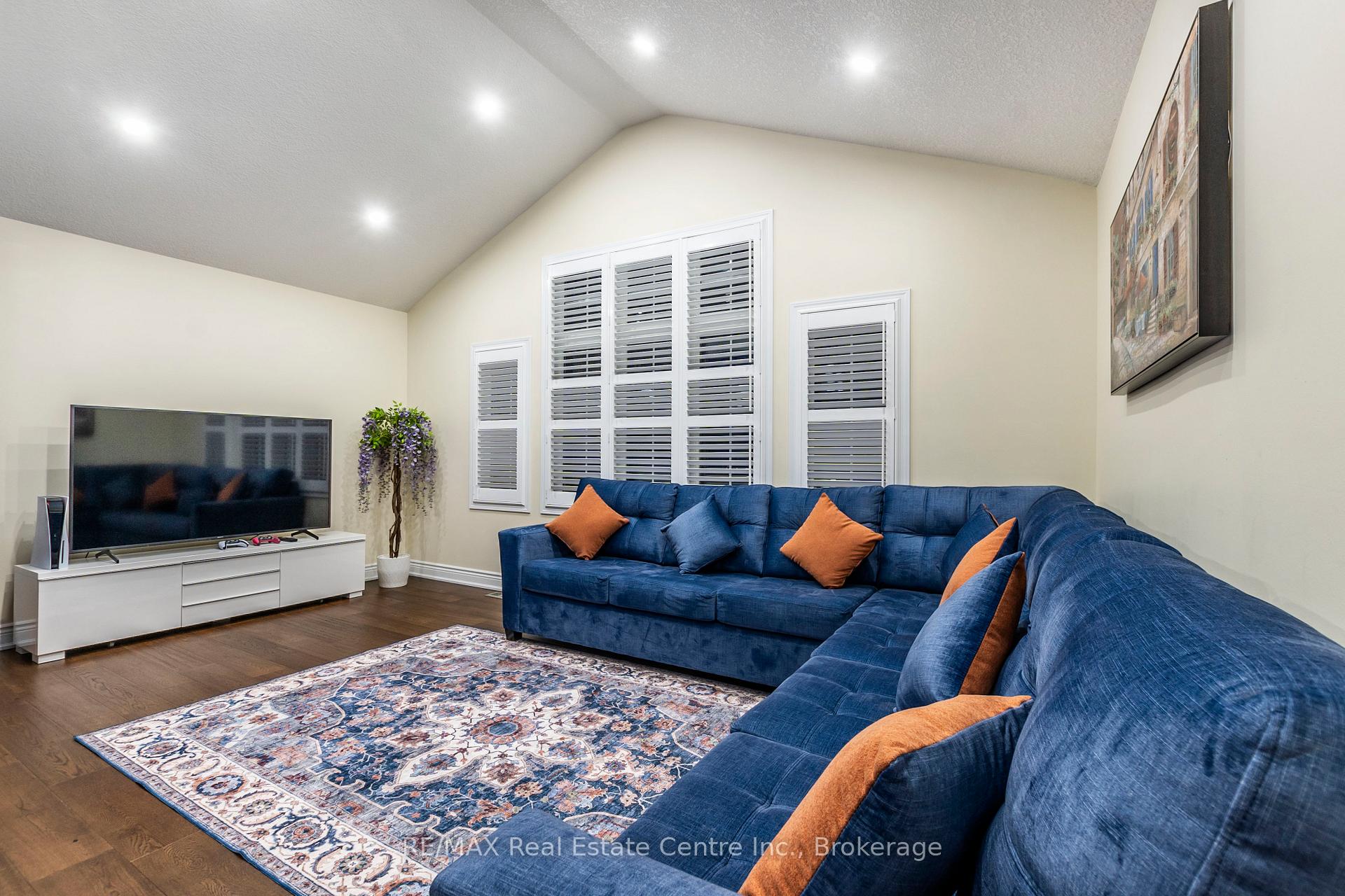Photo 17 of 91 Parkvale Drive, Kitchener — HOMEH