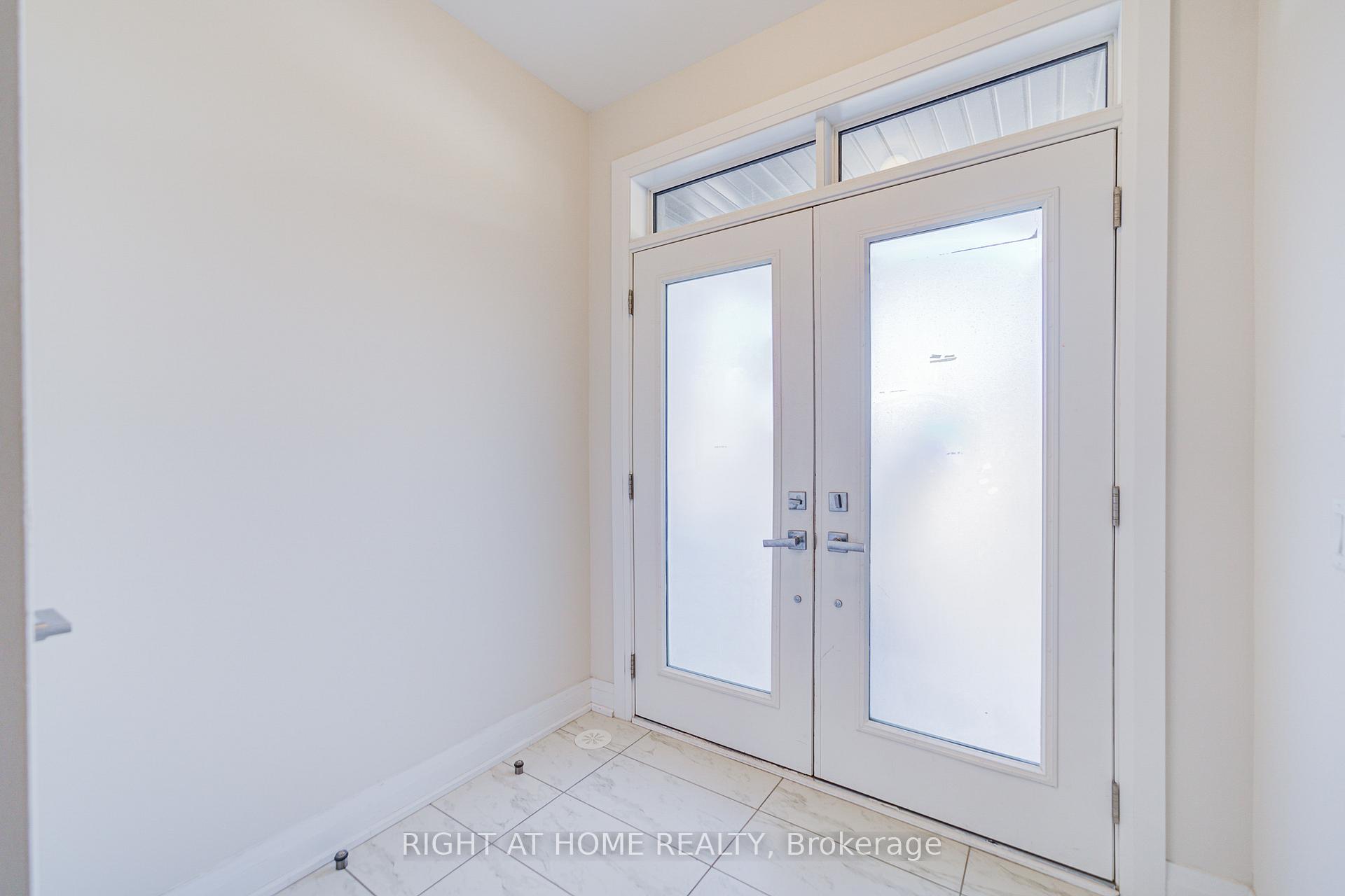 Photo 4 of Unit Unit 3B, 33 John Stocks Way, Markham, Thornhill — HOMEH
