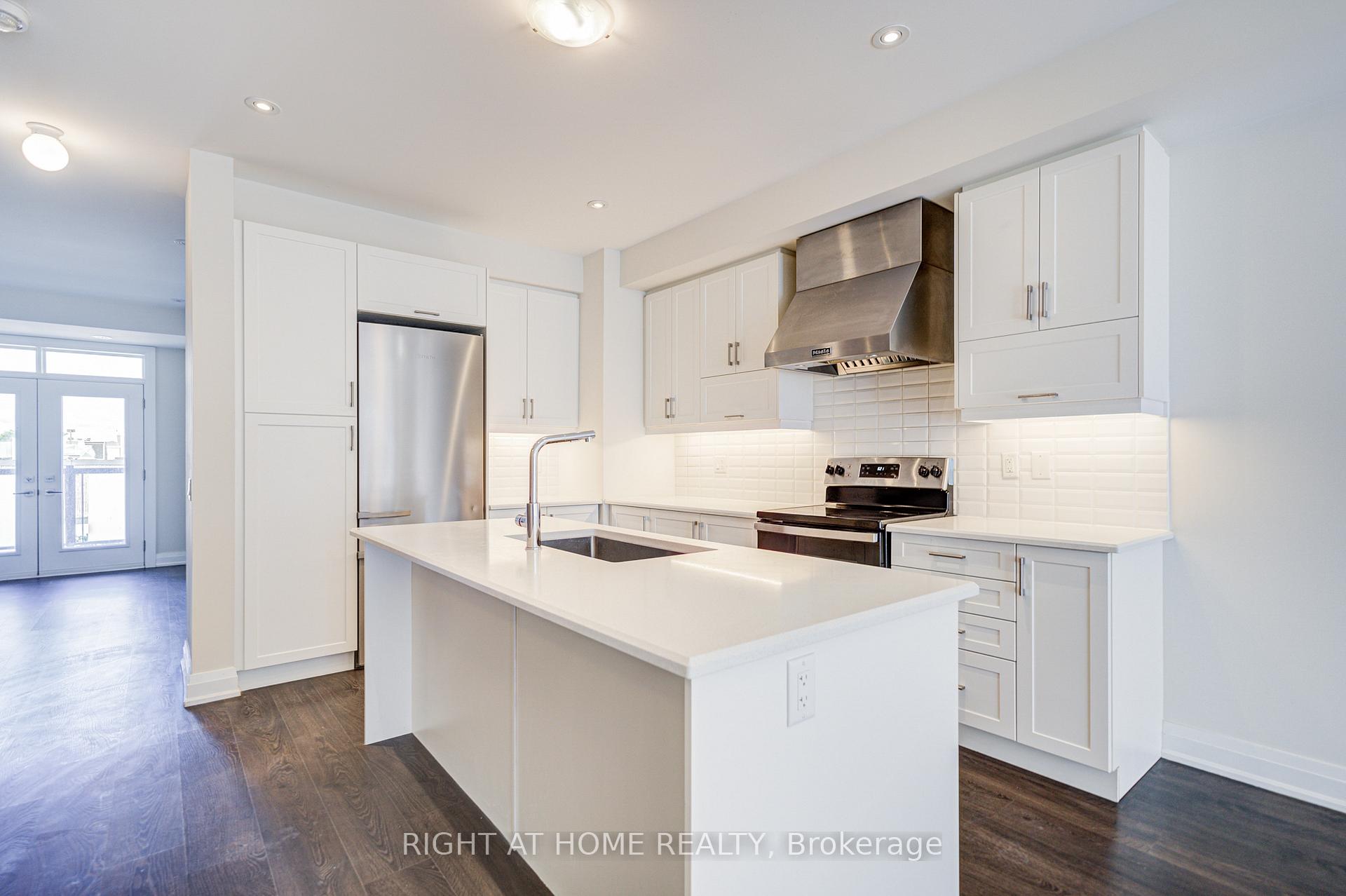 Photo 5 of Unit Unit 3B, 33 John Stocks Way, Markham, Thornhill — HOMEH