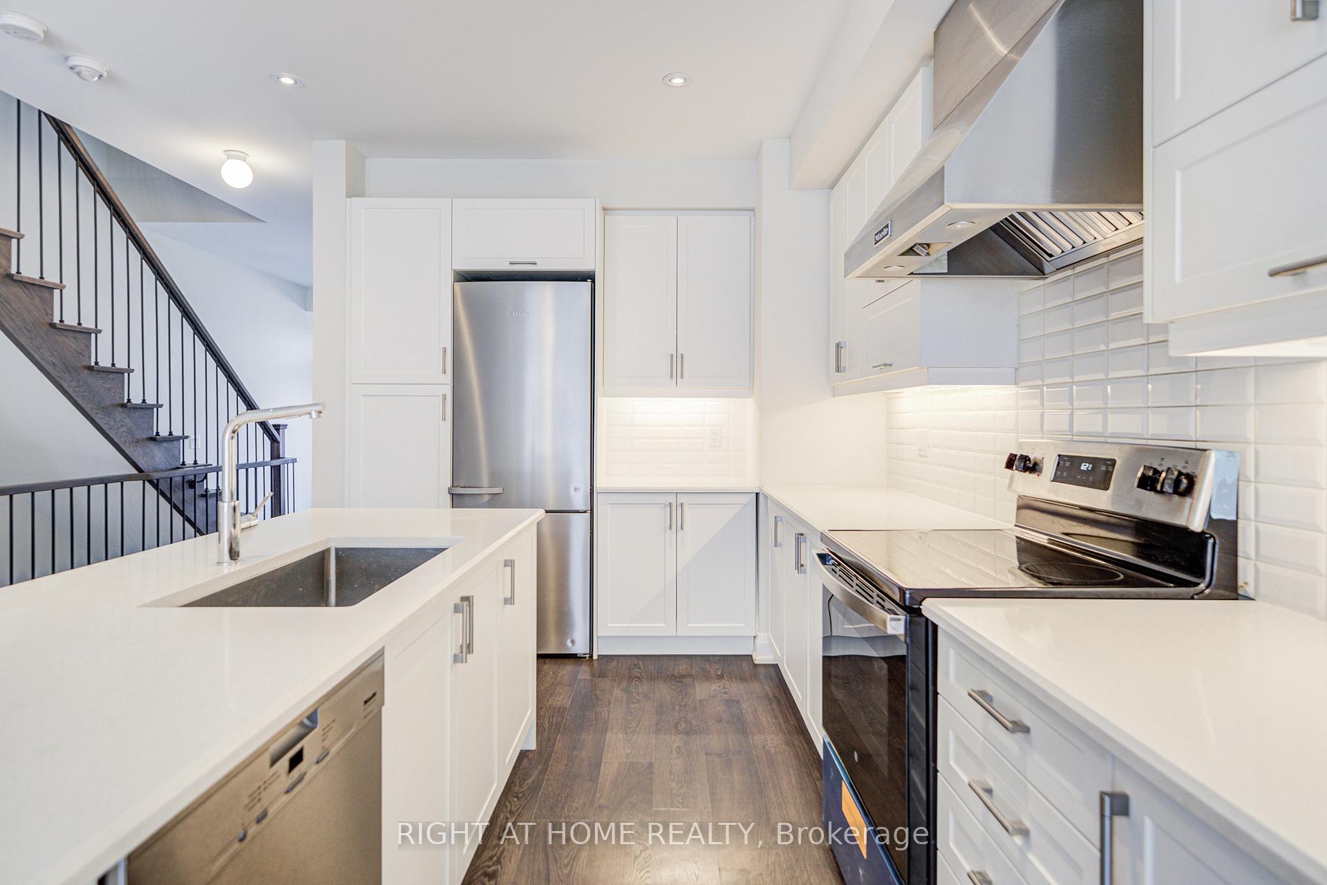 Photo 6 of Unit Unit 3B, 33 John Stocks Way, Markham, Thornhill — HOMEH