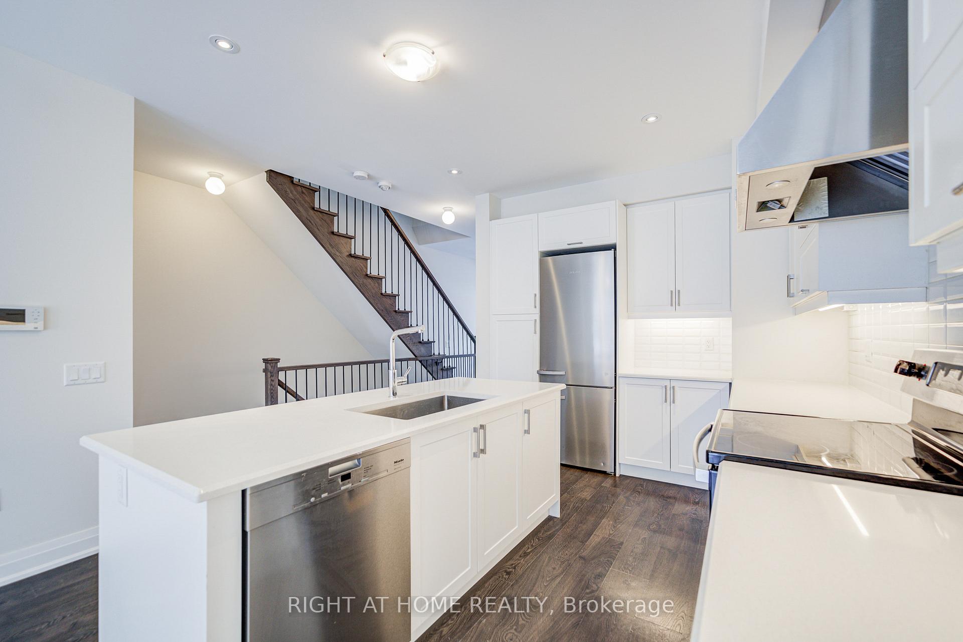 Photo 7 of Unit Unit 3B, 33 John Stocks Way, Markham, Thornhill — HOMEH
