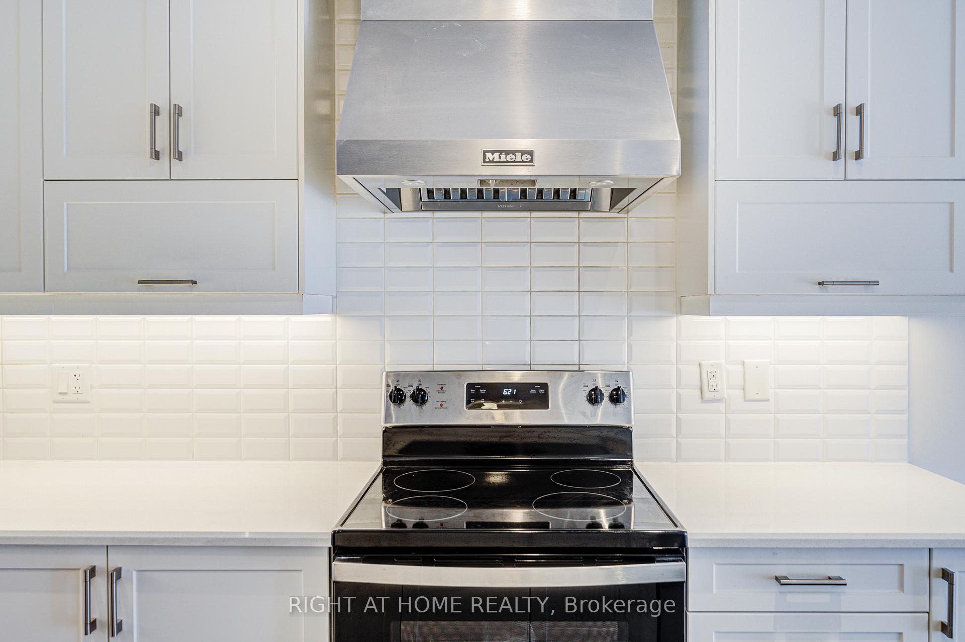 Photo 9 of Unit Unit 3B, 33 John Stocks Way, Markham, Thornhill — HOMEH