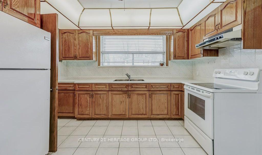 Photo 7 of 2 Windridge Drive, Markham, Bullock — HOMEH