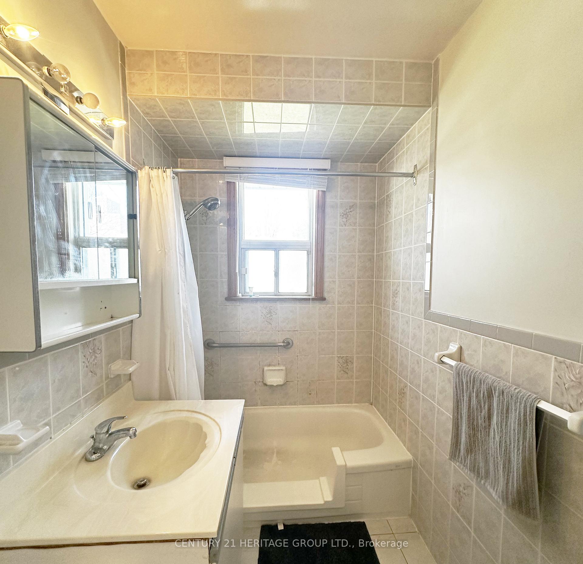 Photo 11 of 2 Windridge Drive, Markham, Bullock — HOMEH