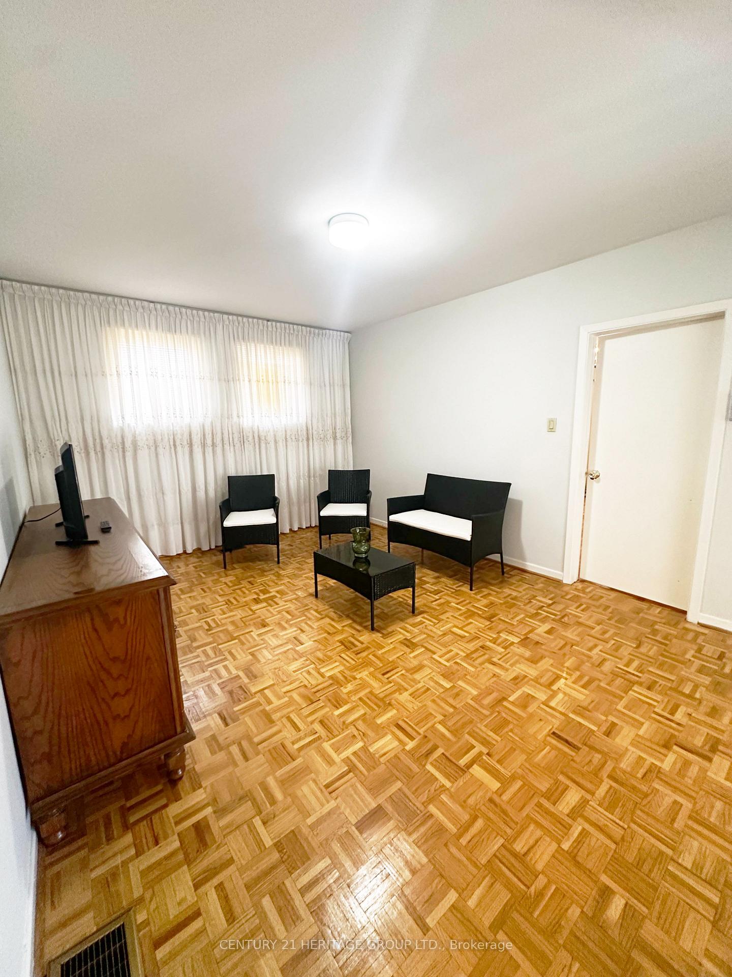 Photo 13 of 2 Windridge Drive, Markham, Bullock — HOMEH