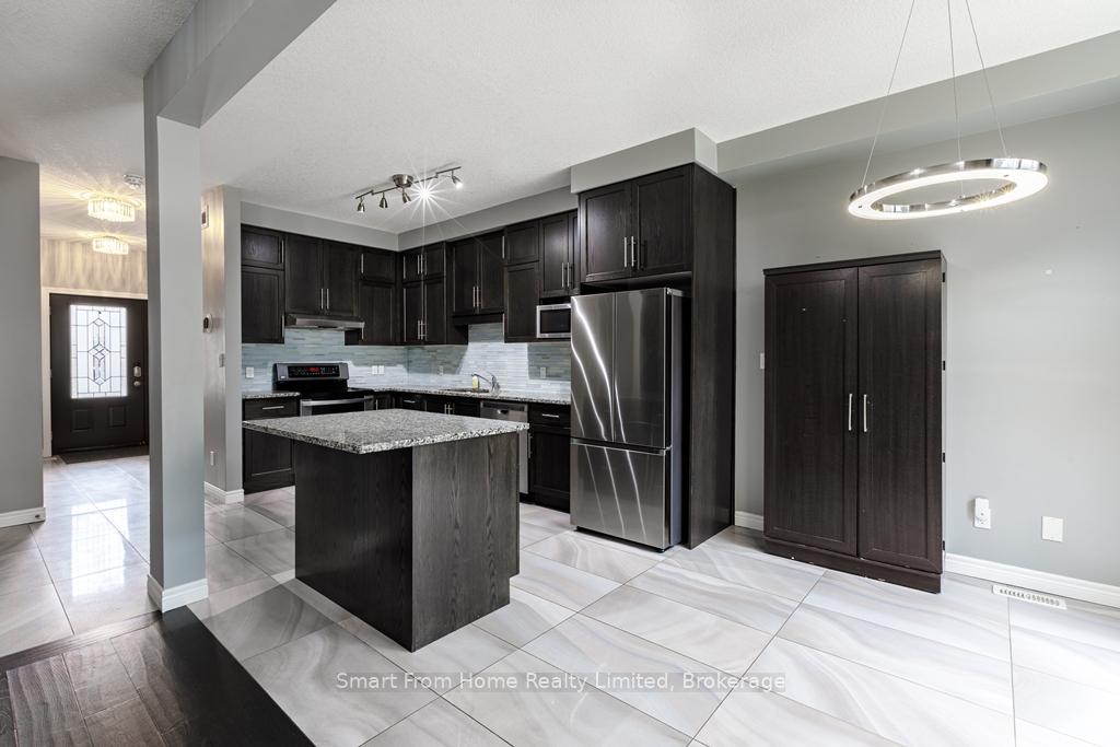Photo 12 of 30 Willowrun Drive, Kitchener — HOMEH