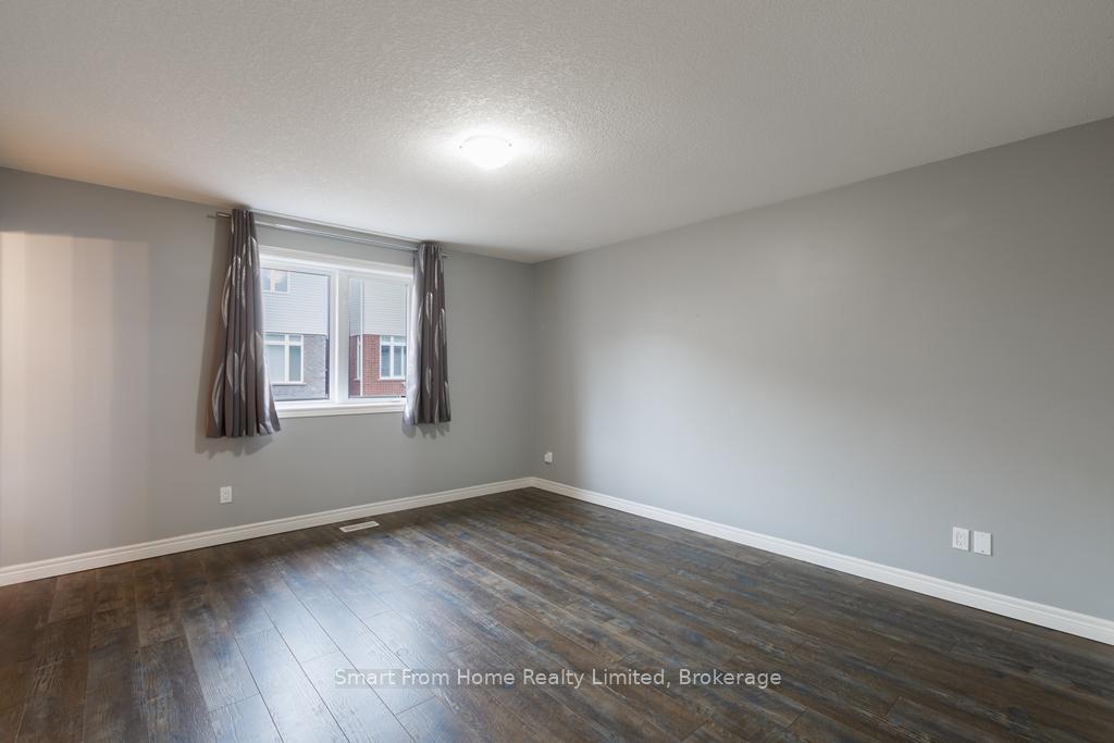 Photo 16 of 30 Willowrun Drive, Kitchener — HOMEH