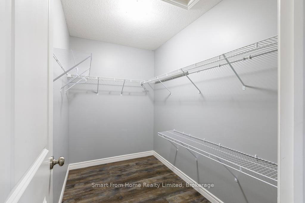 Photo 17 of 30 Willowrun Drive, Kitchener — HOMEH