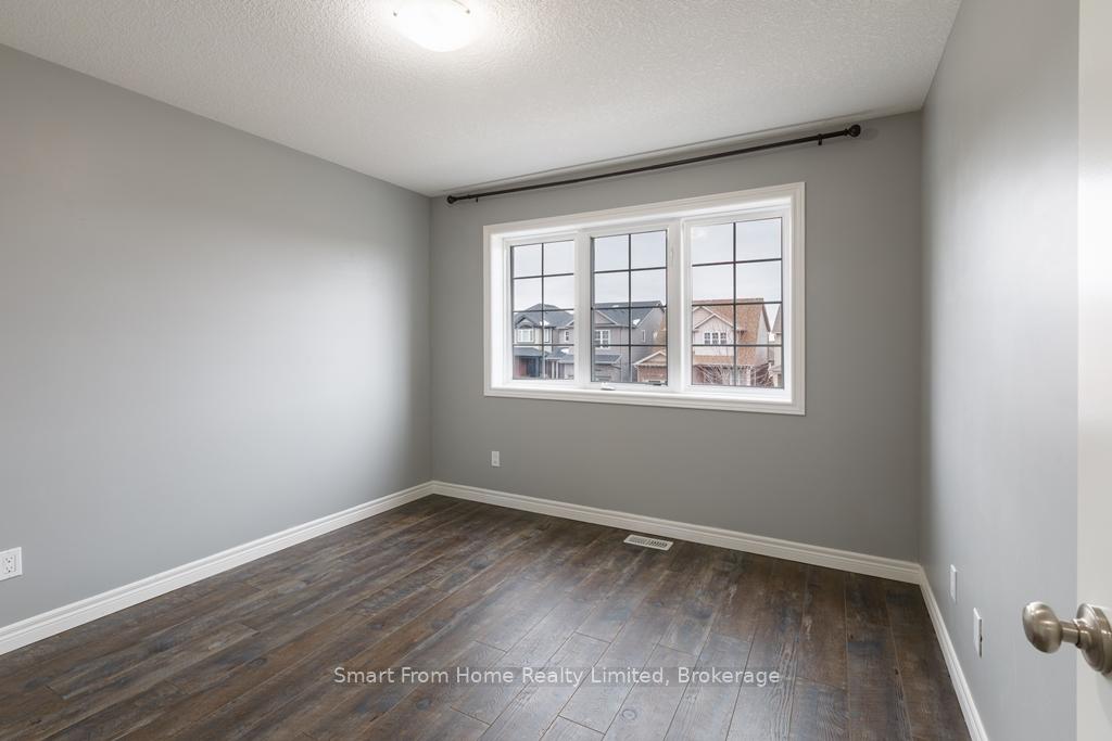 Photo 21 of 30 Willowrun Drive, Kitchener — HOMEH
