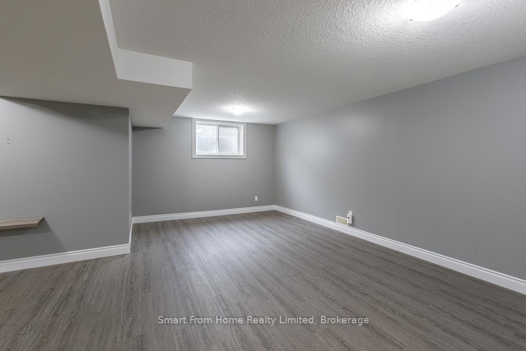 Photo 26 of 30 Willowrun Drive, Kitchener — HOMEH
