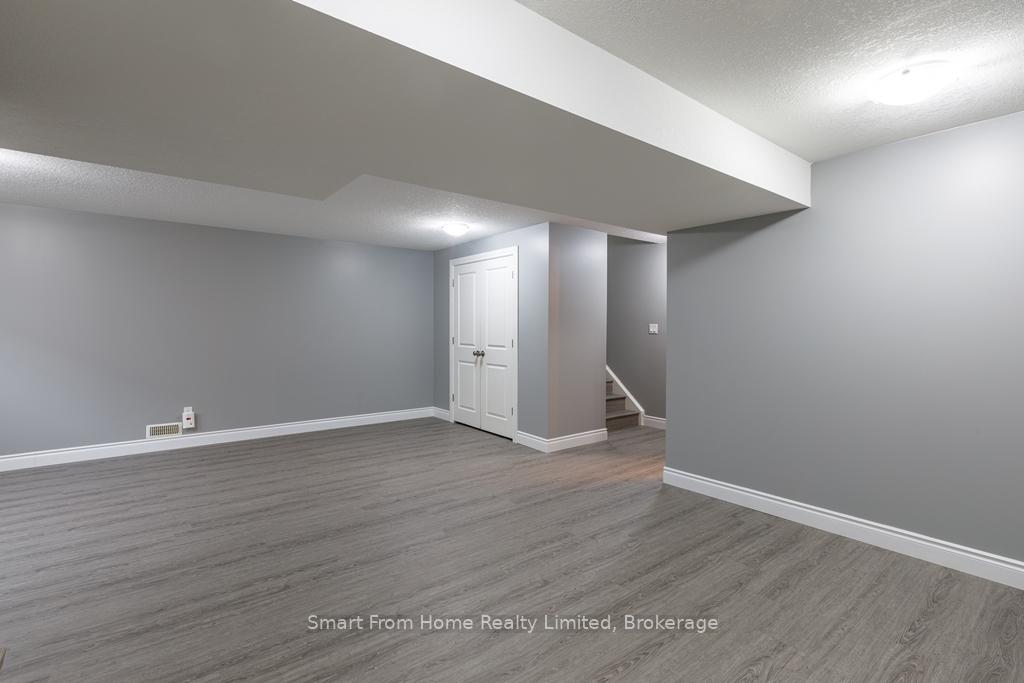 Photo 27 of 30 Willowrun Drive, Kitchener — HOMEH