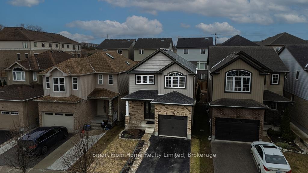 Photo 38 of 30 Willowrun Drive, Kitchener — HOMEH