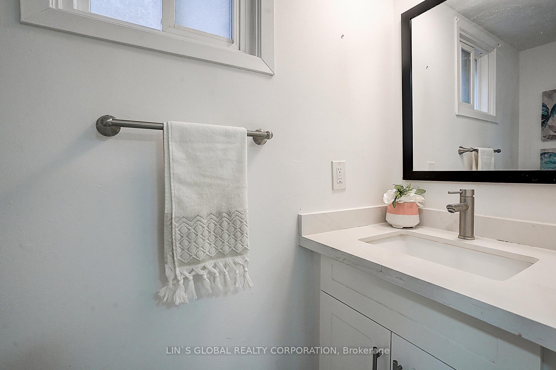 Photo 4 of 56 Upton Crescent, Markham, Milliken Mills West — HOMEH