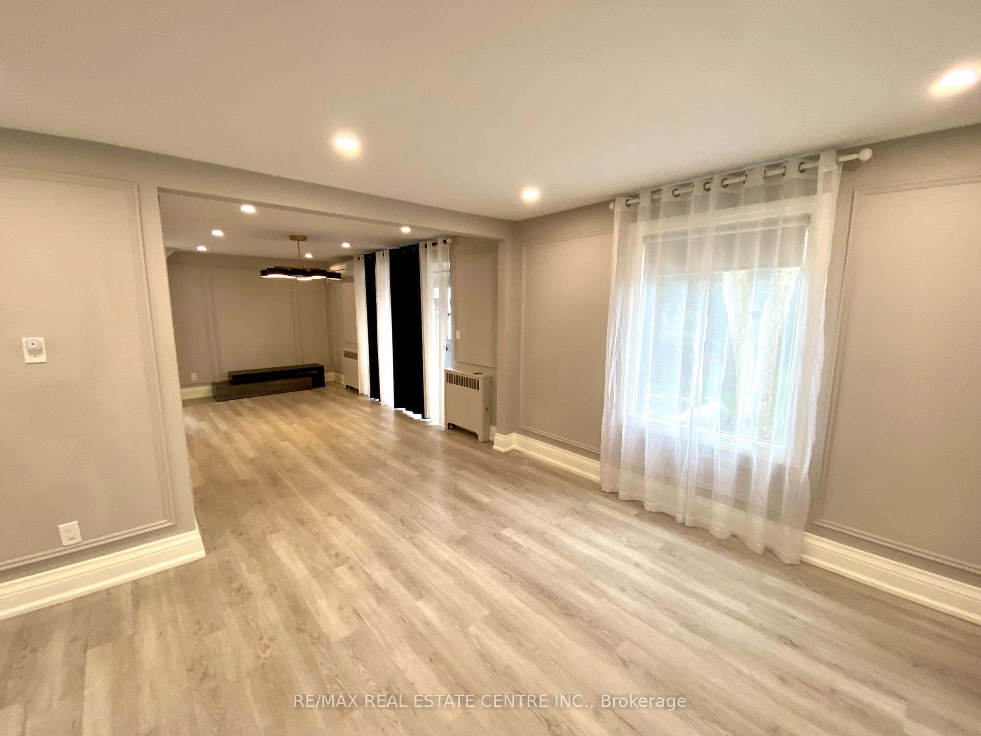 Photo 9 of 21 John Street E, Markham, Thornhill — HOMEH