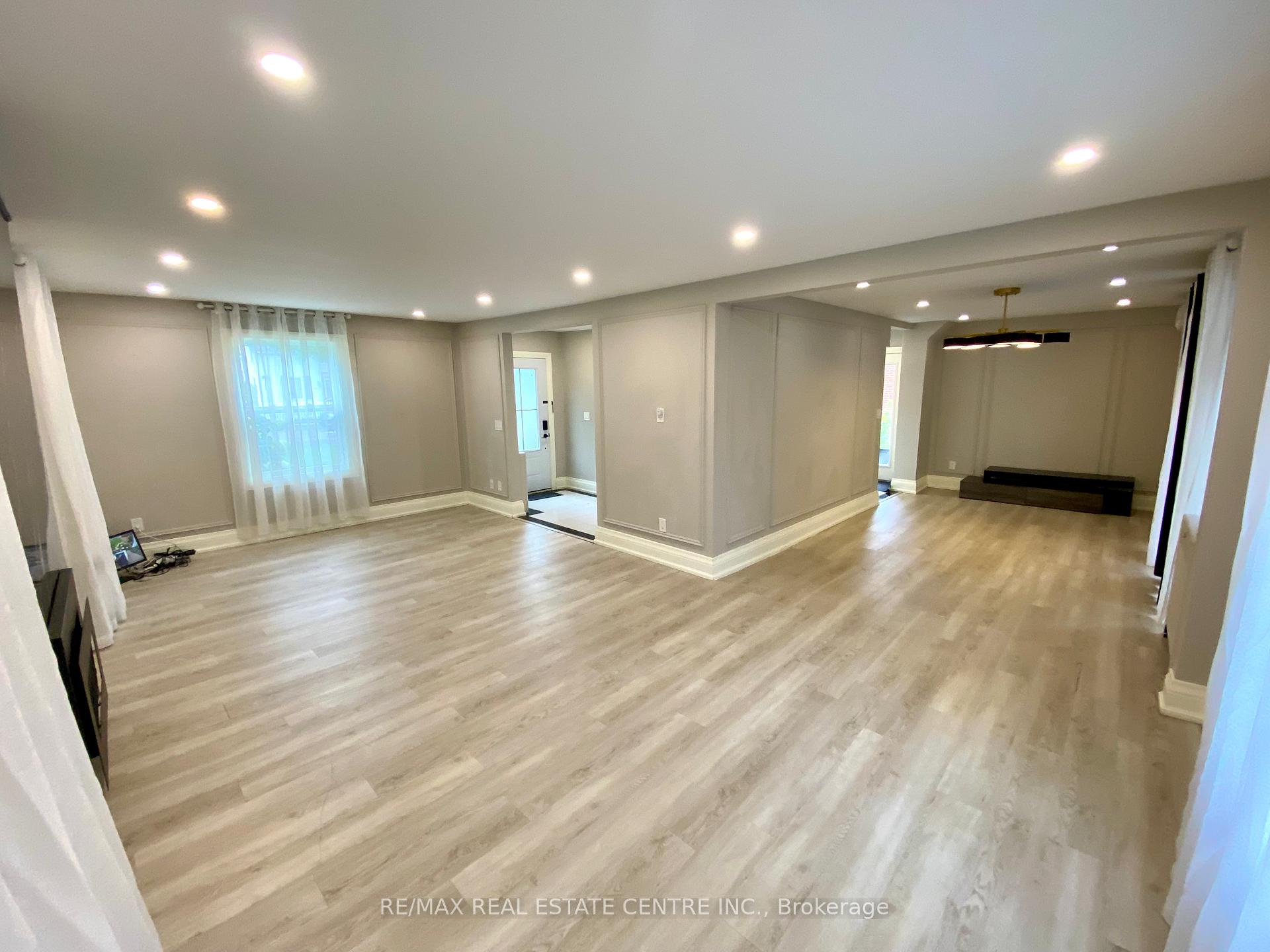 Photo 10 of 21 John Street E, Markham, Thornhill — HOMEH