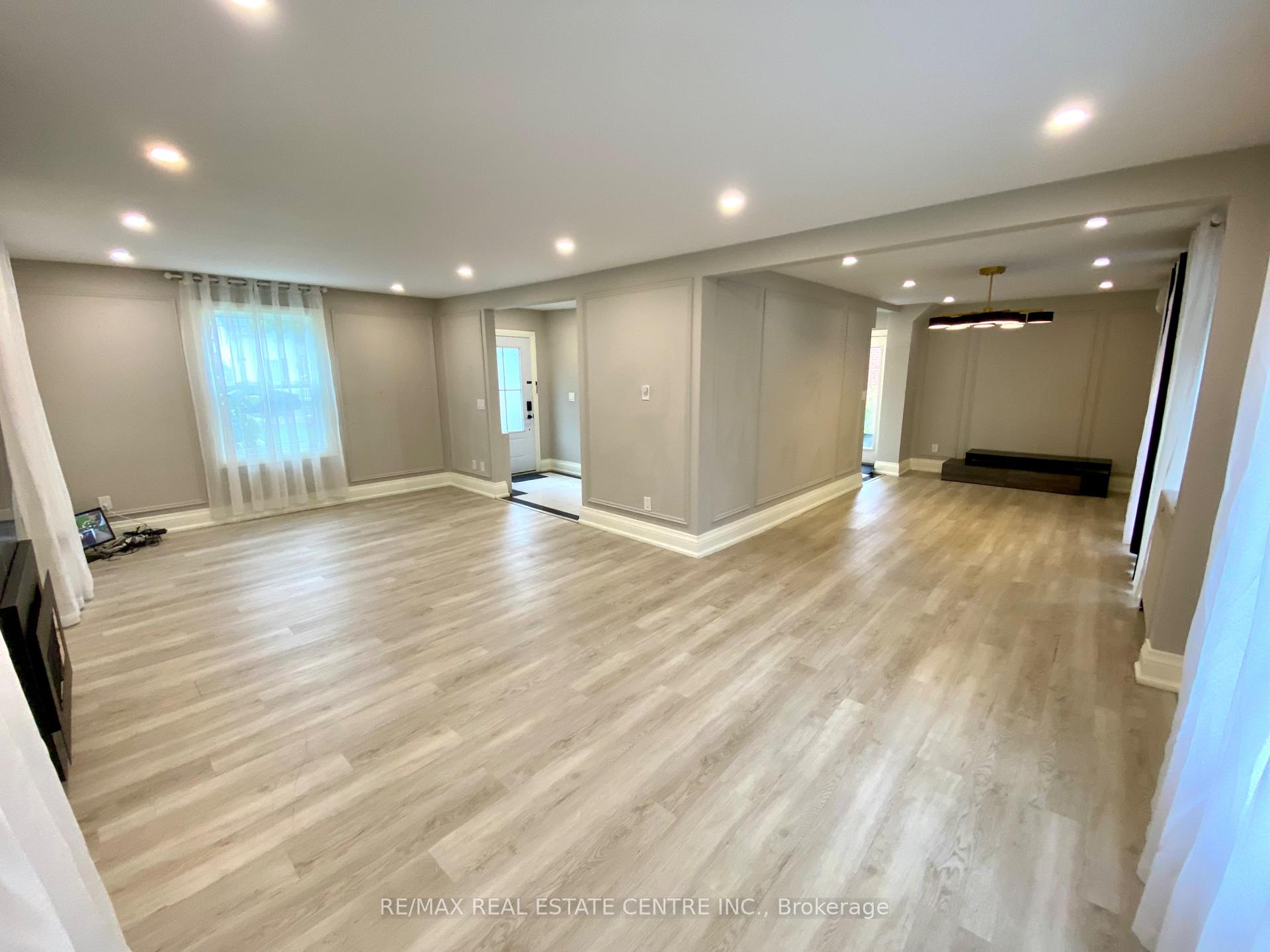 Photo 11 of 21 John Street E, Markham, Thornhill — HOMEH