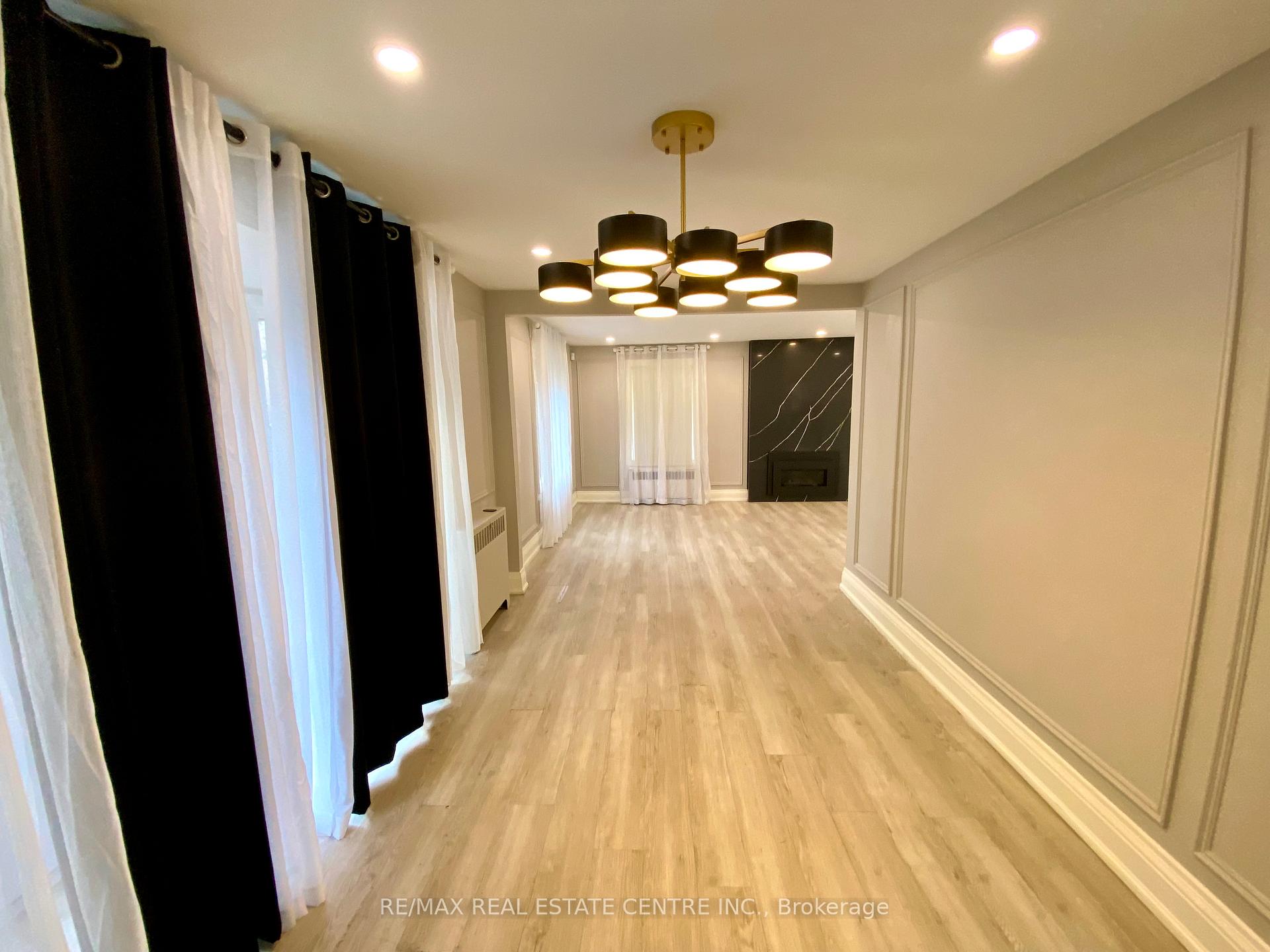 Photo 13 of 21 John Street E, Markham, Thornhill — HOMEH