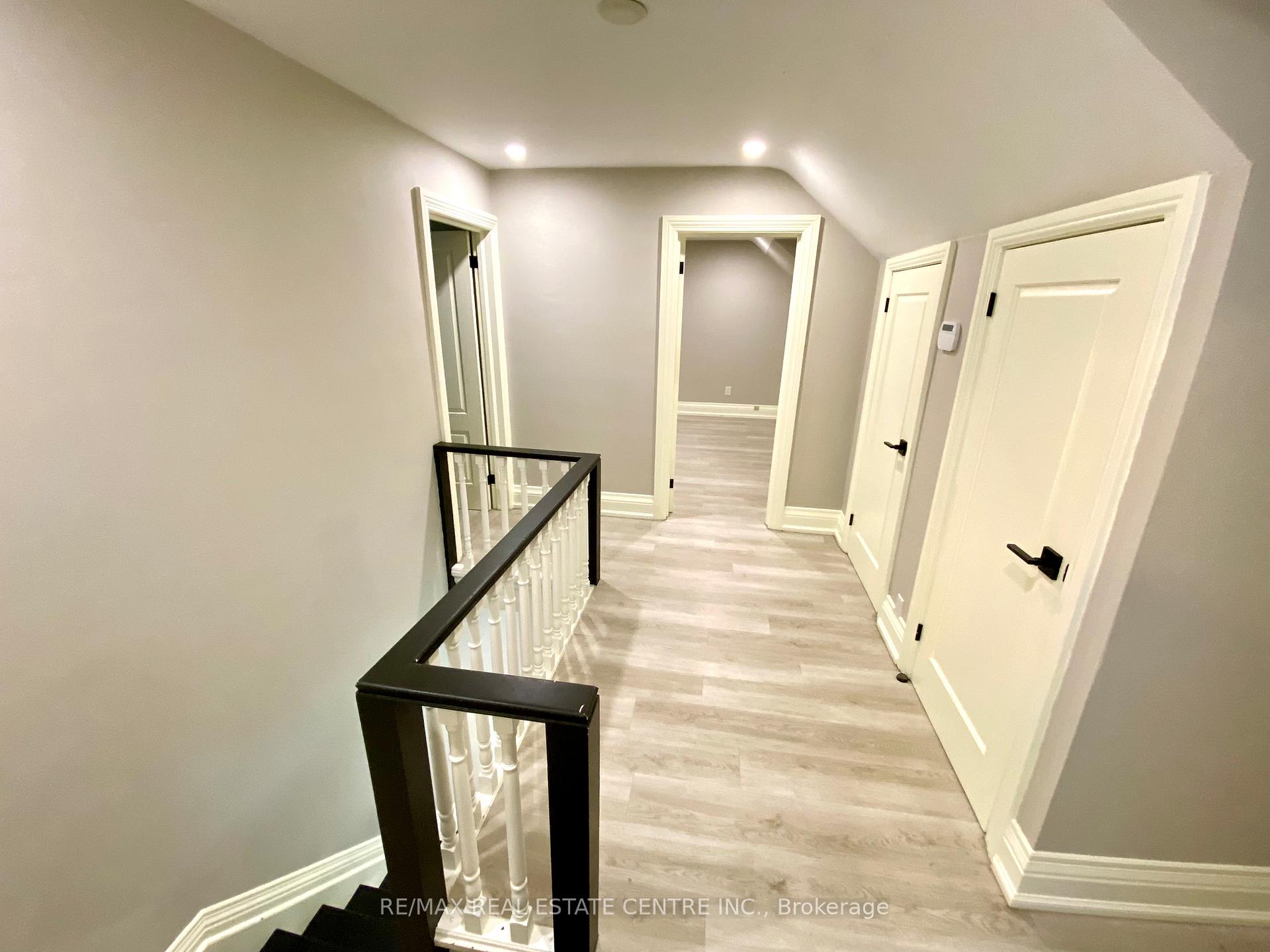 Photo 14 of 21 John Street E, Markham, Thornhill — HOMEH