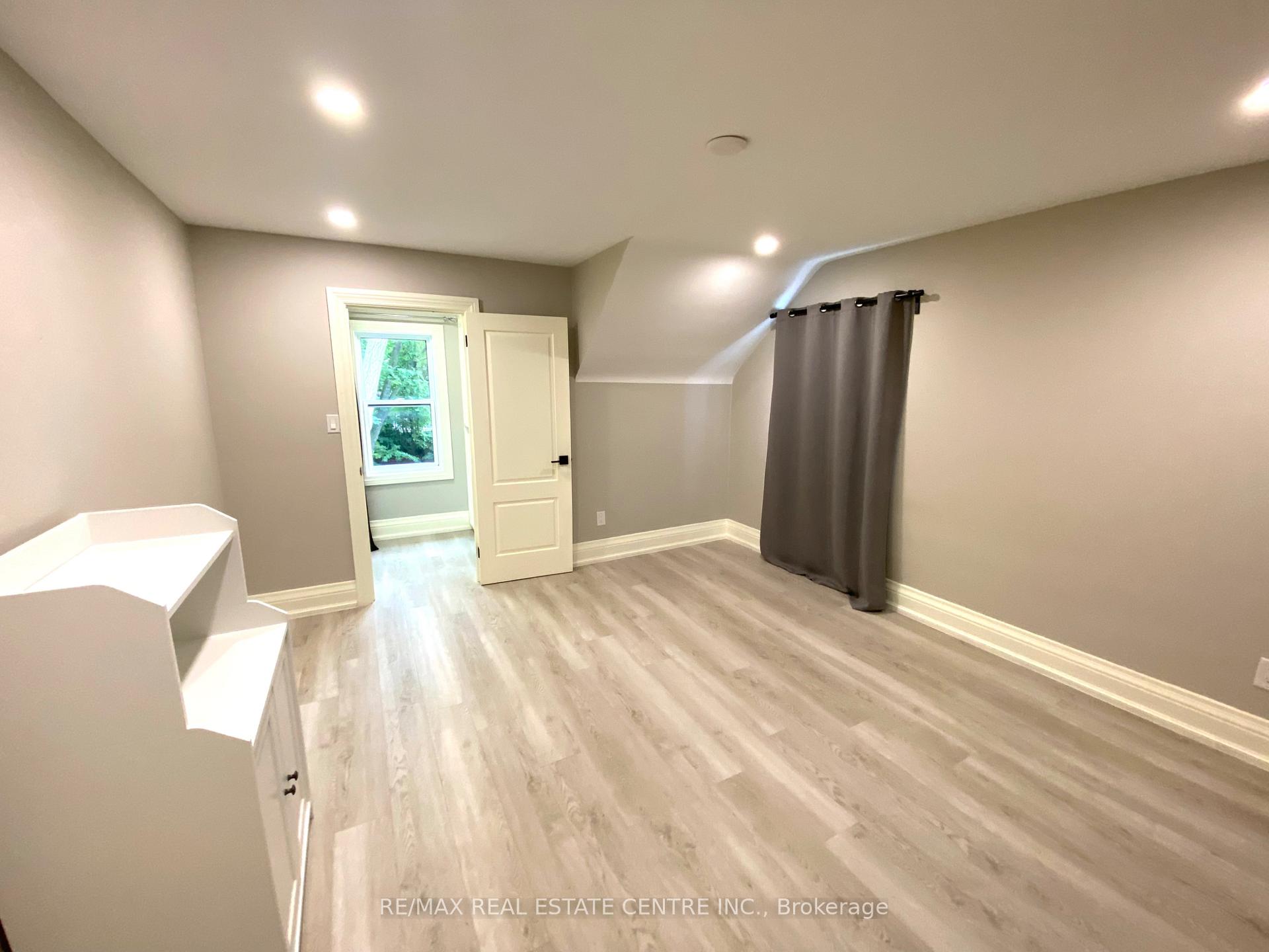 Photo 15 of 21 John Street E, Markham, Thornhill — HOMEH