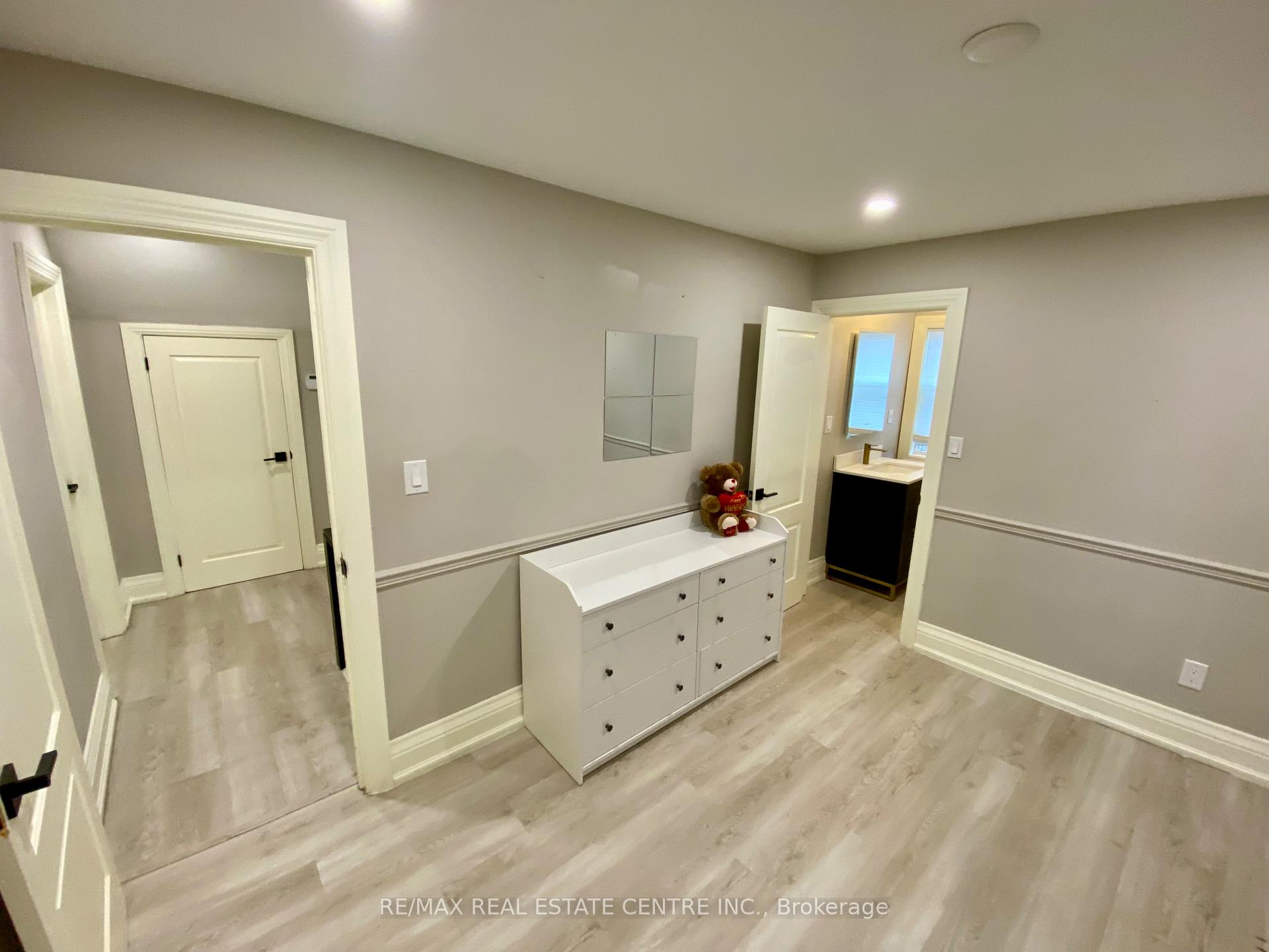 Photo 17 of 21 John Street E, Markham, Thornhill — HOMEH