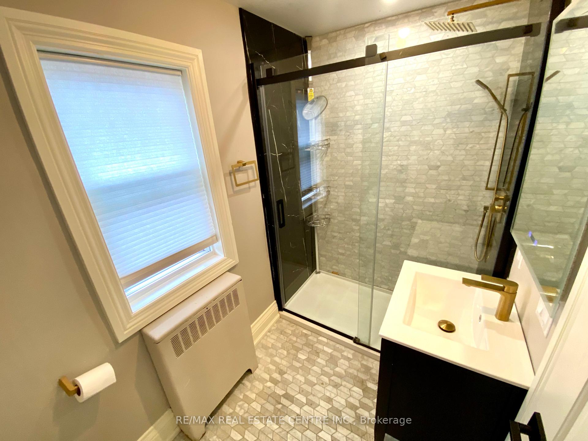 Photo 20 of 21 John Street E, Markham, Thornhill — HOMEH