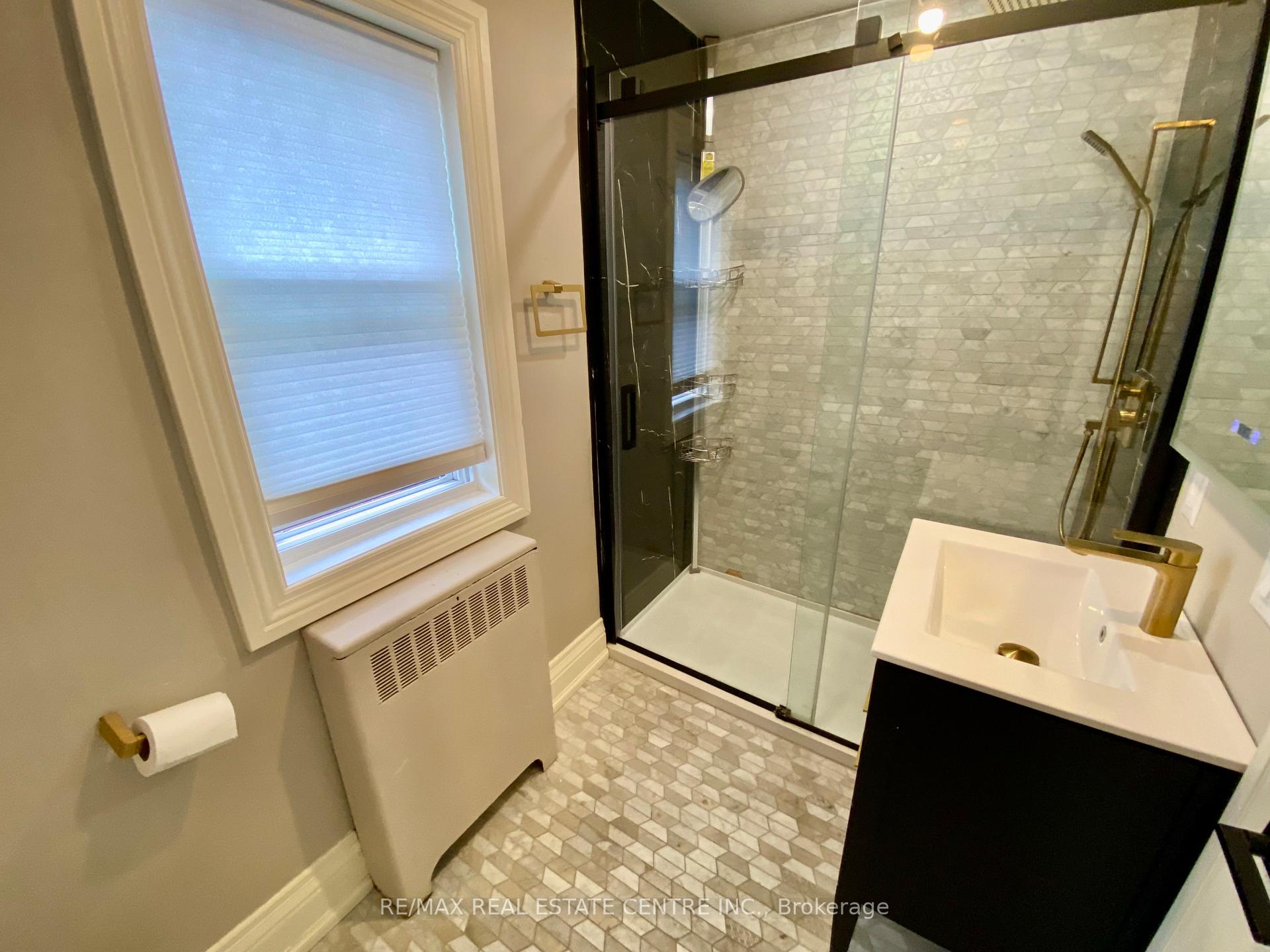 Photo 21 of 21 John Street E, Markham, Thornhill — HOMEH