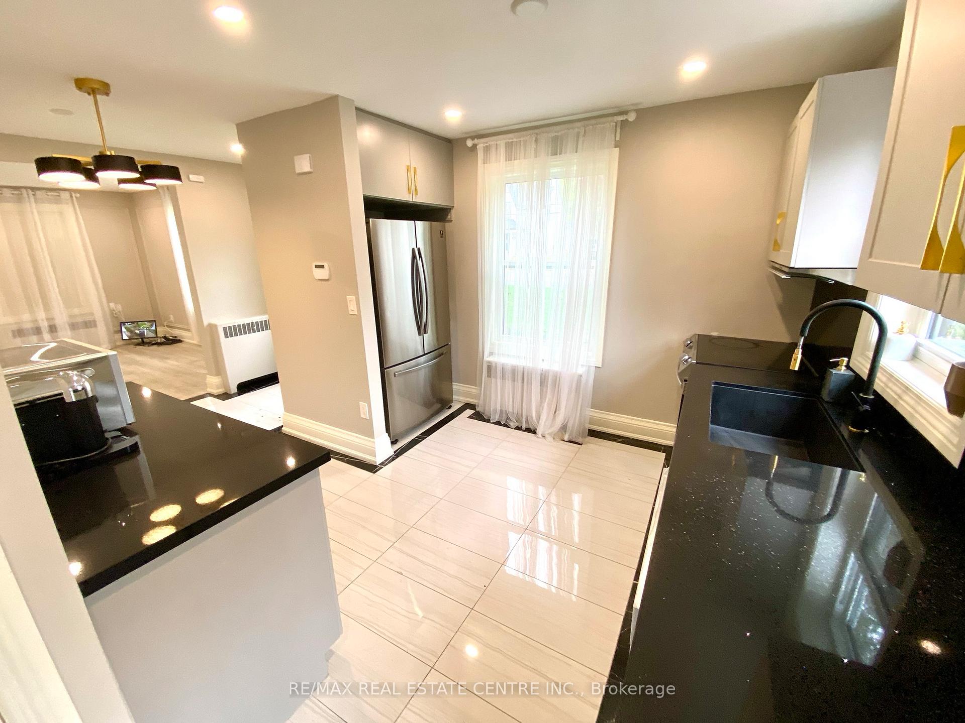 Photo 24 of 21 John Street E, Markham, Thornhill — HOMEH