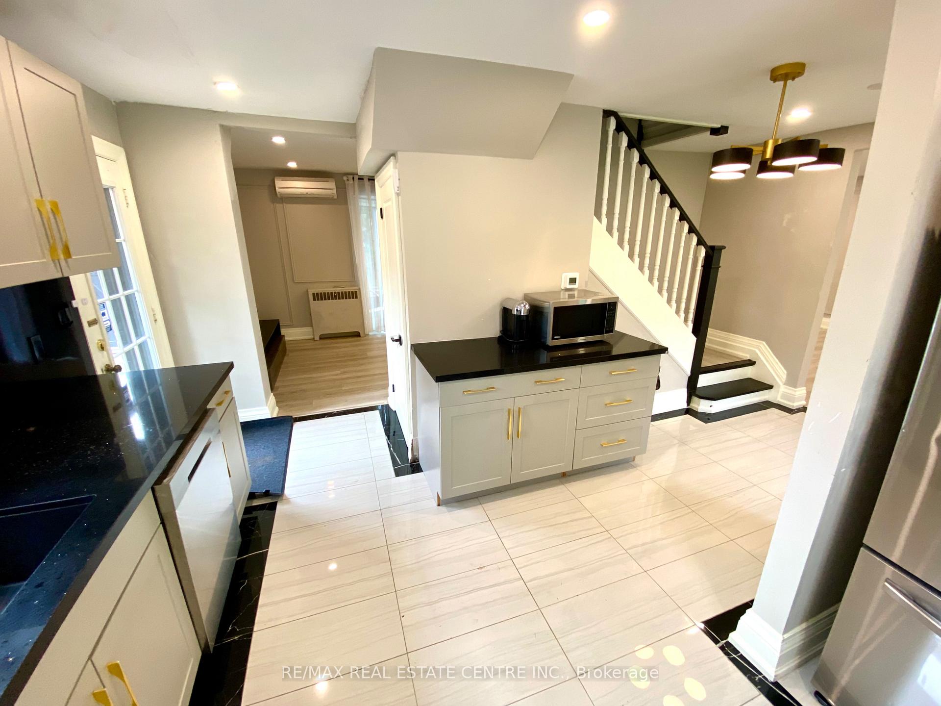 Photo 26 of 21 John Street E, Markham, Thornhill — HOMEH
