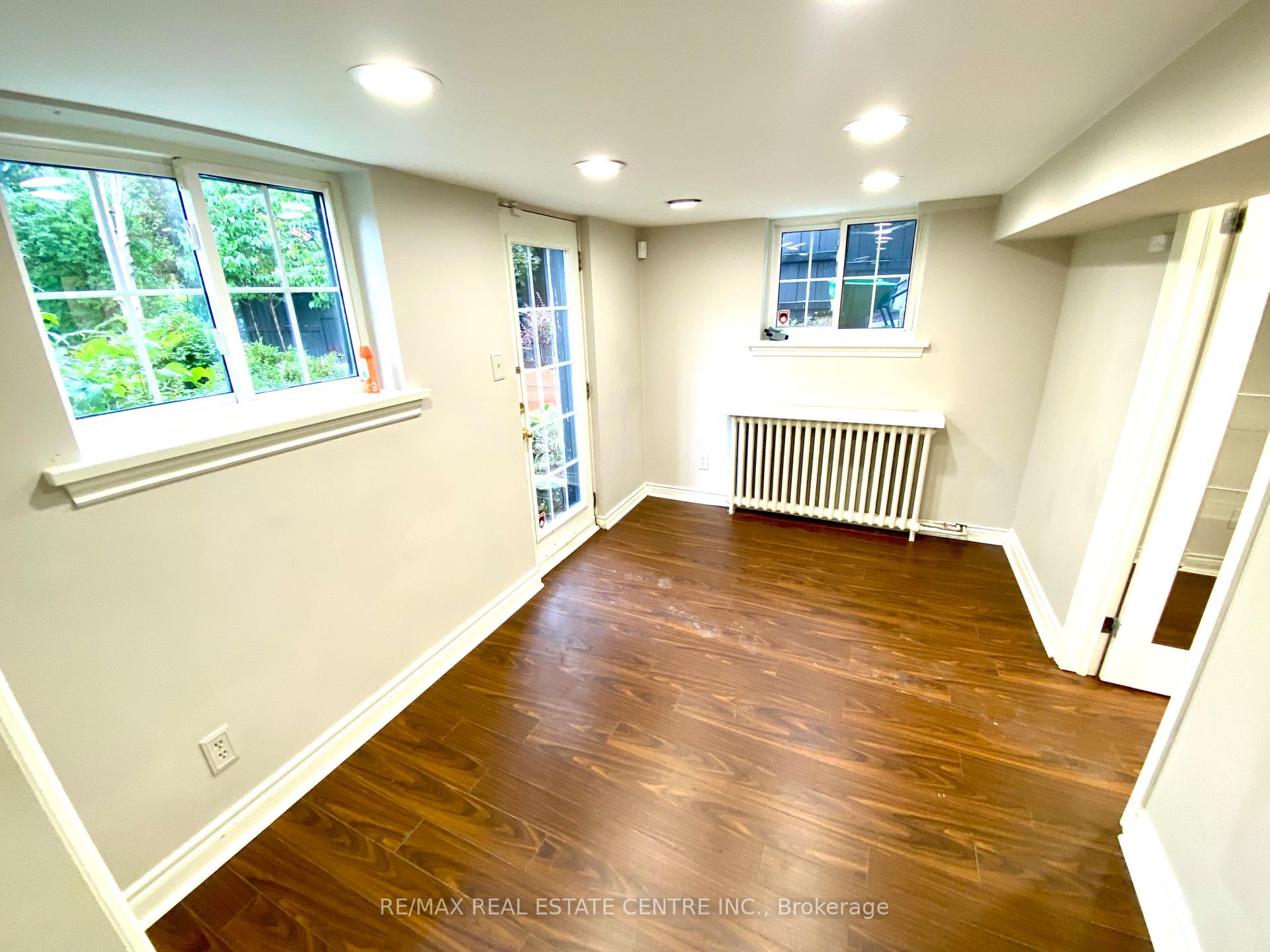 Photo 30 of 21 John Street E, Markham, Thornhill — HOMEH