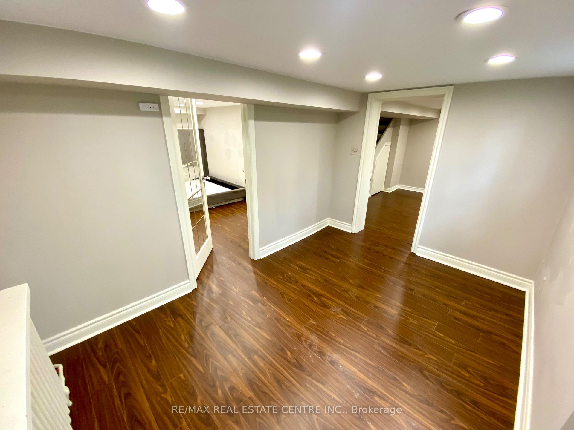 Photo 33 of 21 John Street E, Markham, Thornhill — HOMEH