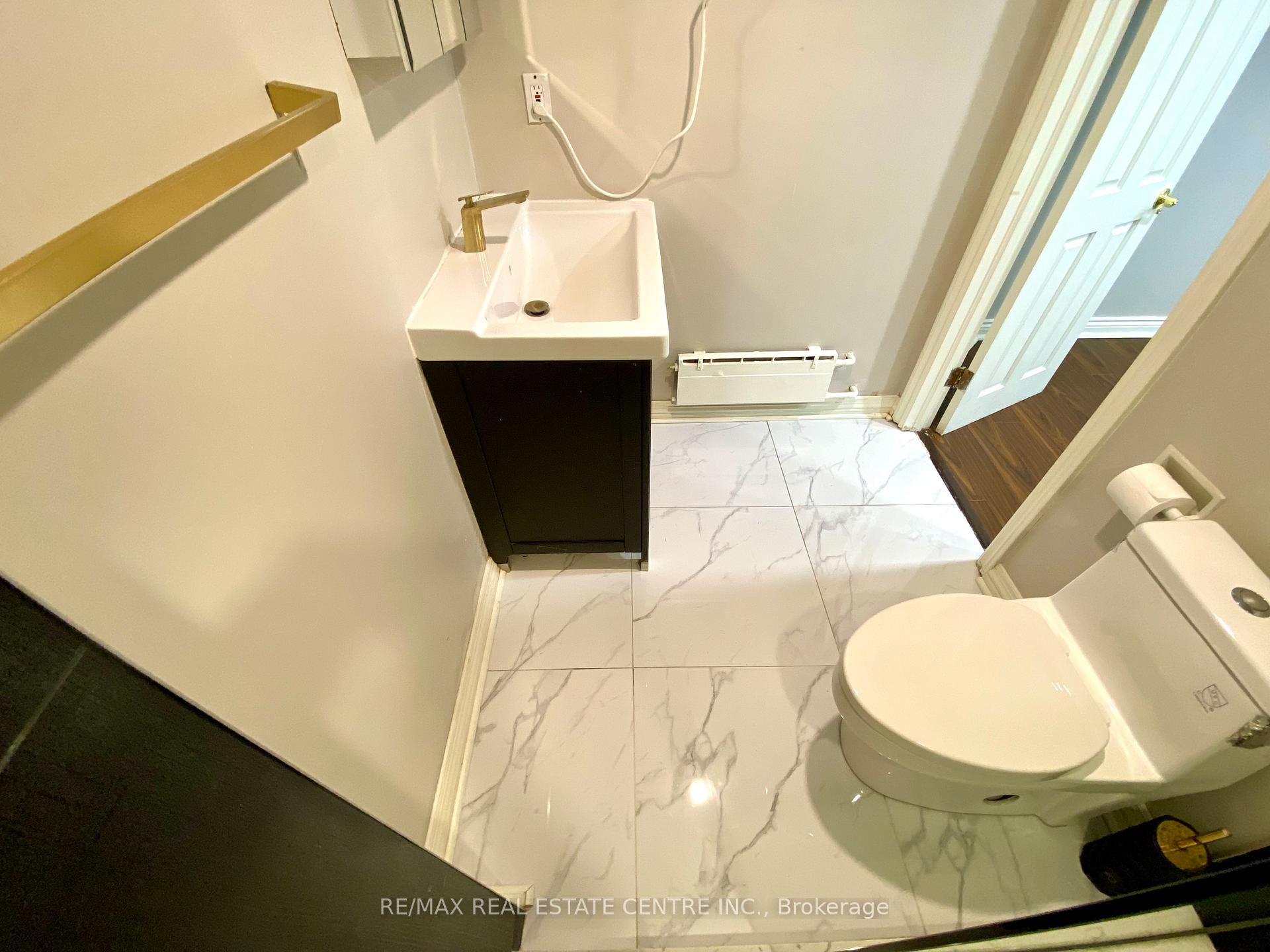 Photo 35 of 21 John Street E, Markham, Thornhill — HOMEH