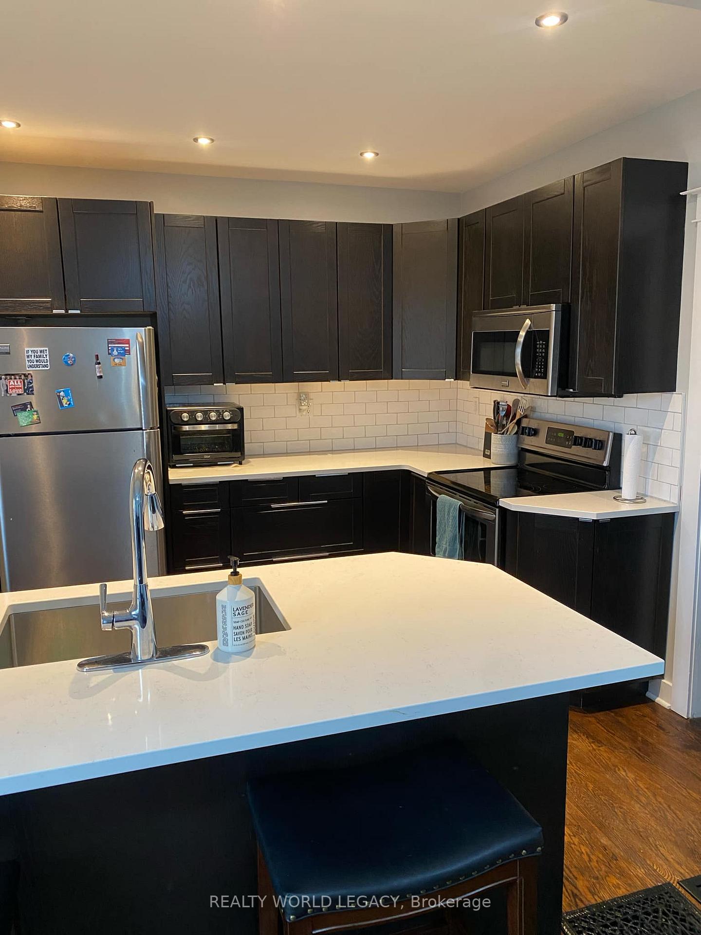 Photo 1 of 169 Graham Avenue S, Hamilton, Delta — HOMEH