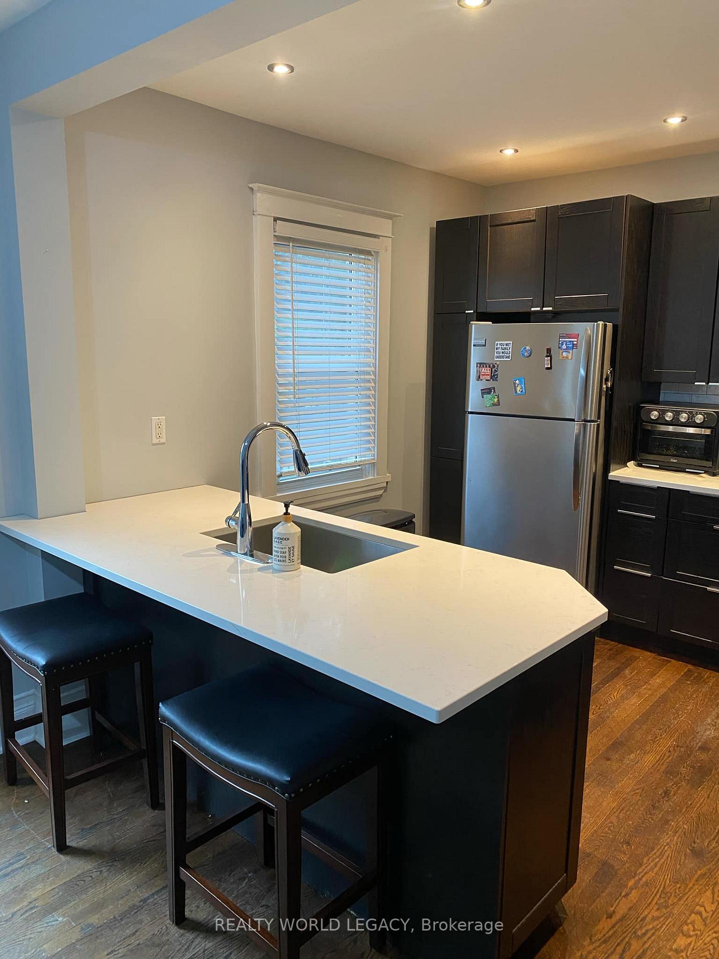 Photo 2 of 169 Graham Avenue S, Hamilton, Delta — HOMEH