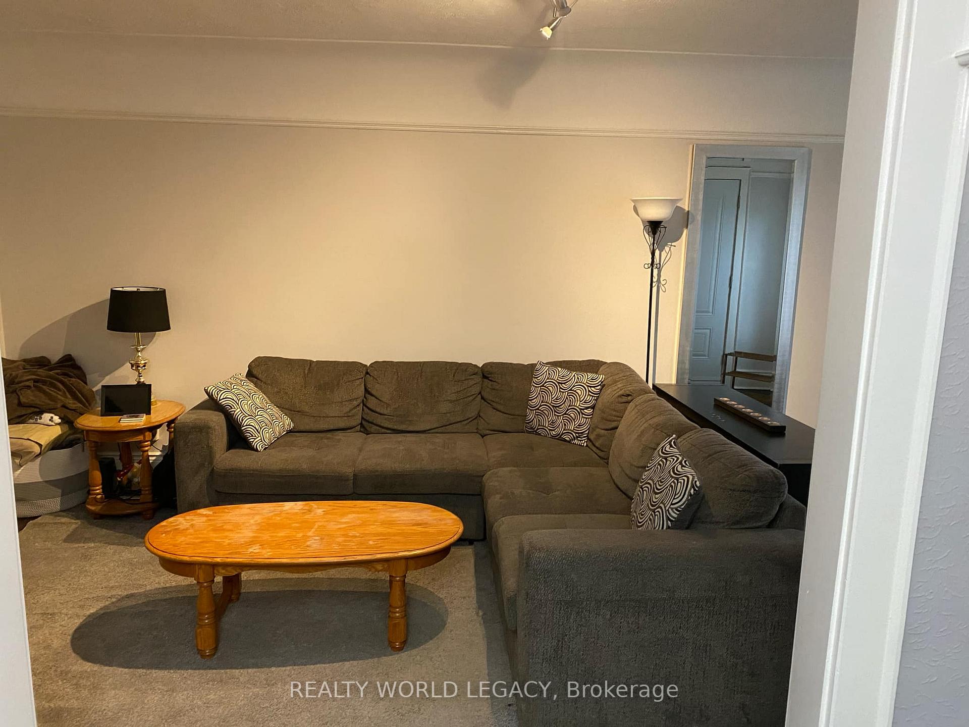 Photo 5 of 169 Graham Avenue S, Hamilton, Delta — HOMEH