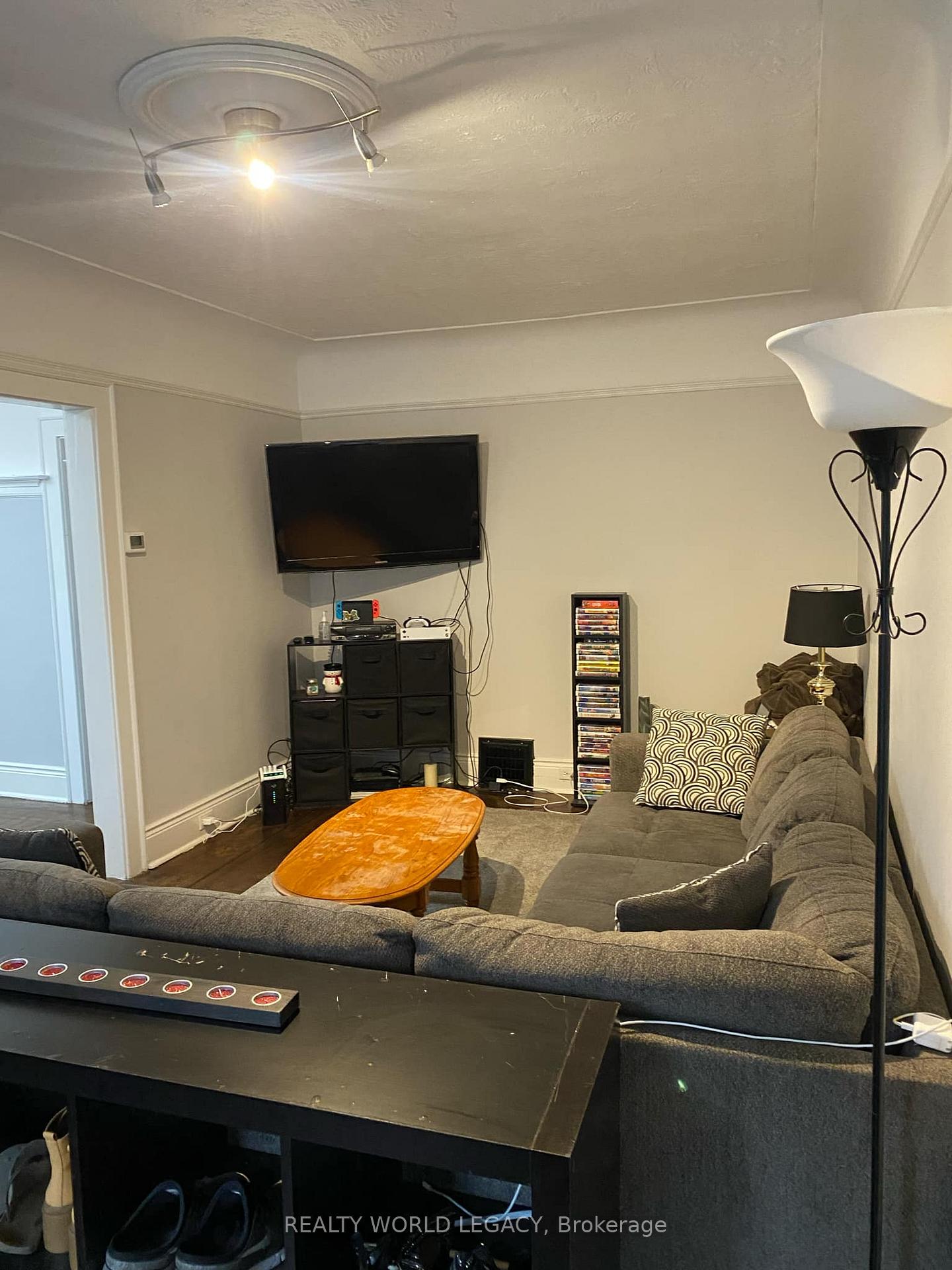 Photo 6 of 169 Graham Avenue S, Hamilton, Delta — HOMEH