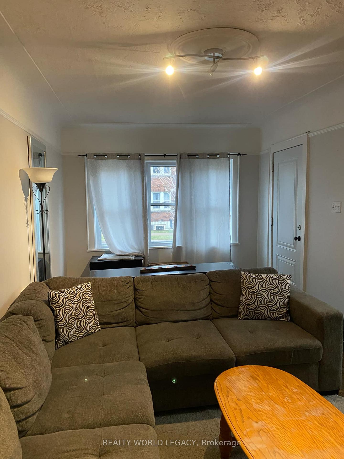 Photo 7 of 169 Graham Avenue S, Hamilton, Delta — HOMEH
